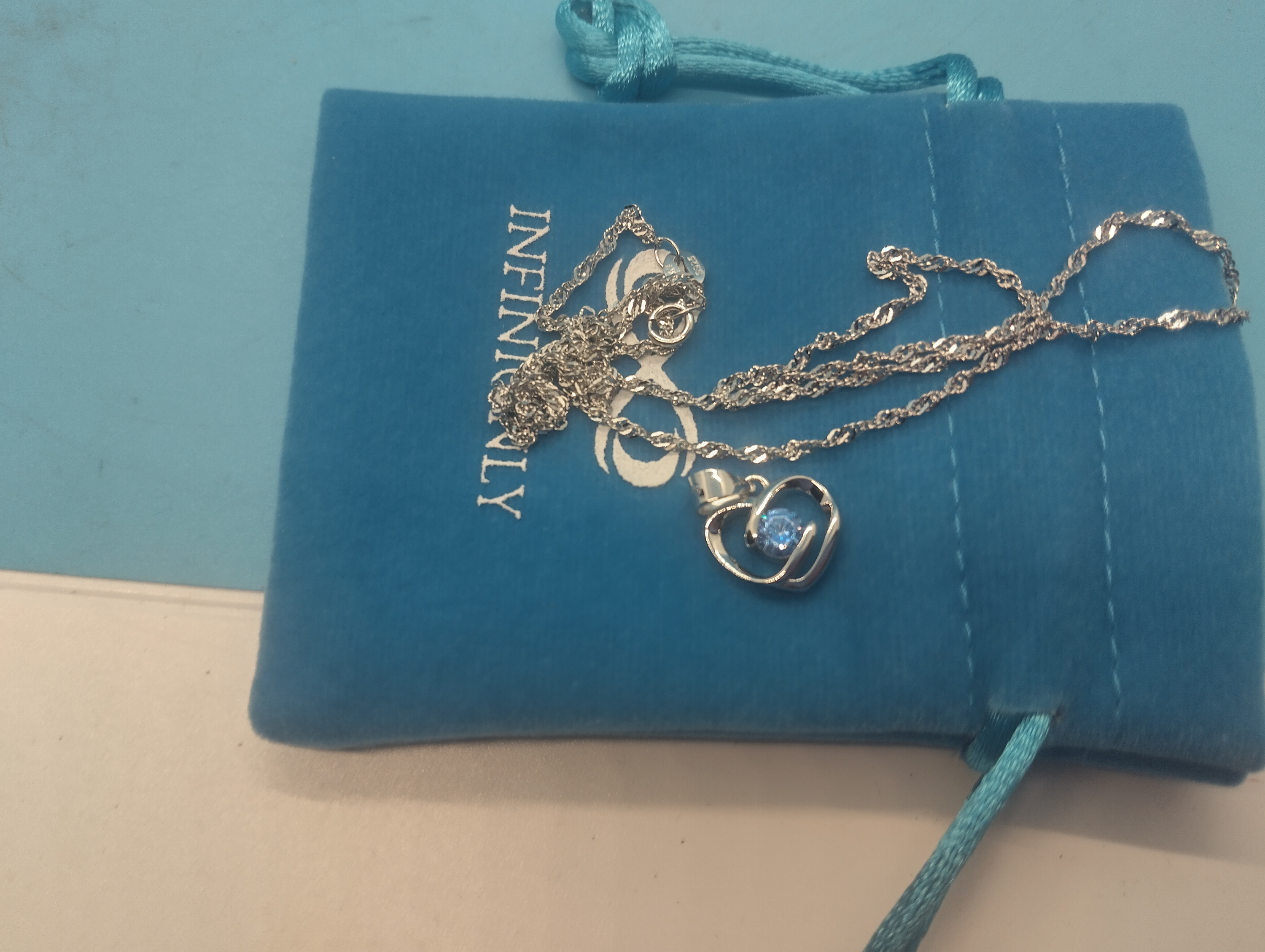 NEW LOVELY SILVER CHAIN WITH BLUE STONE HEART