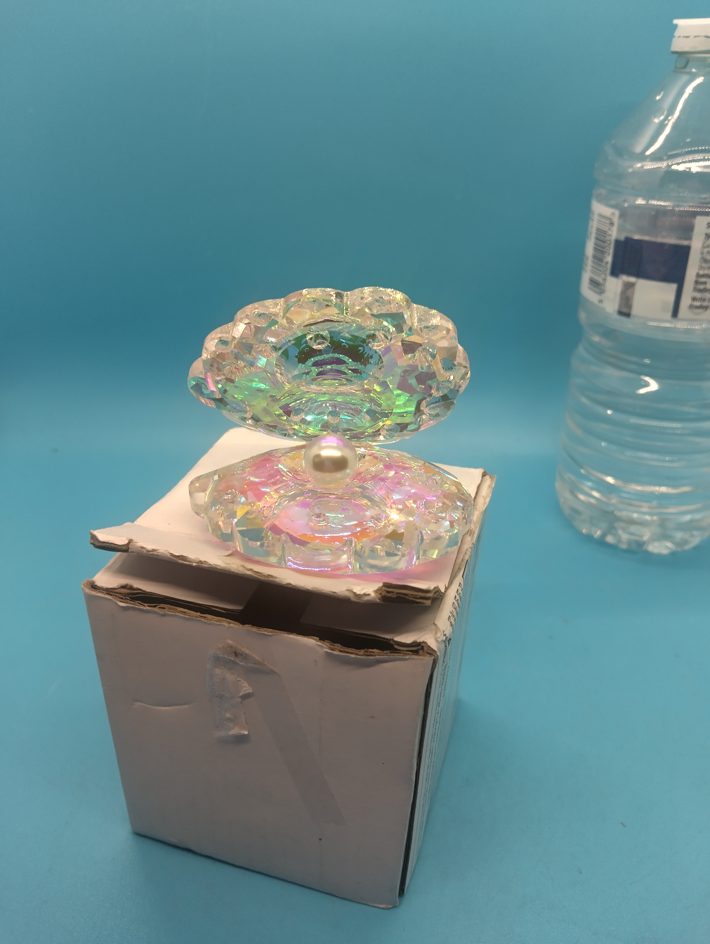 BOXED GLASS OYSTER SHELL WITH PEARL