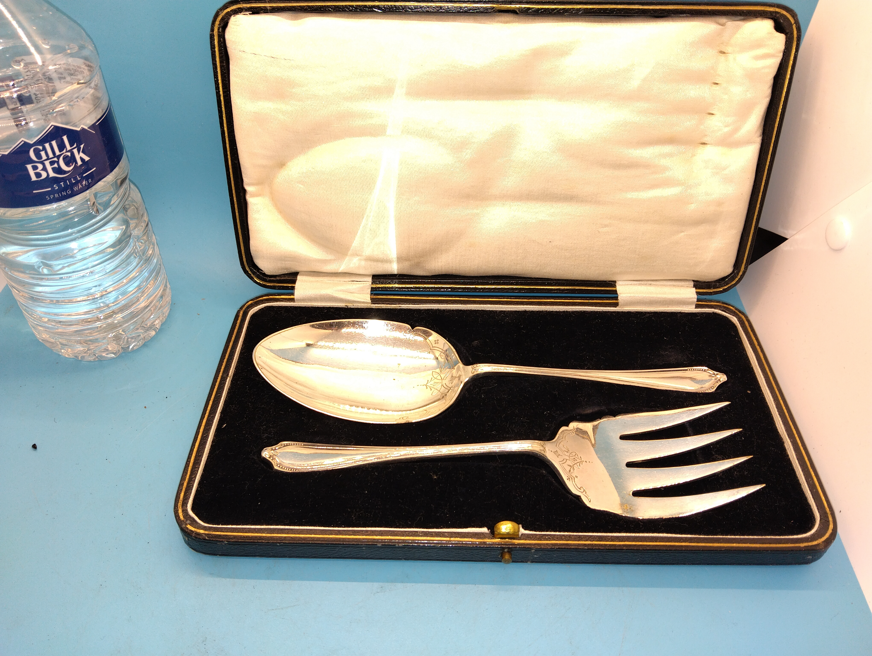 VERY NICE BOXED SERVING SET