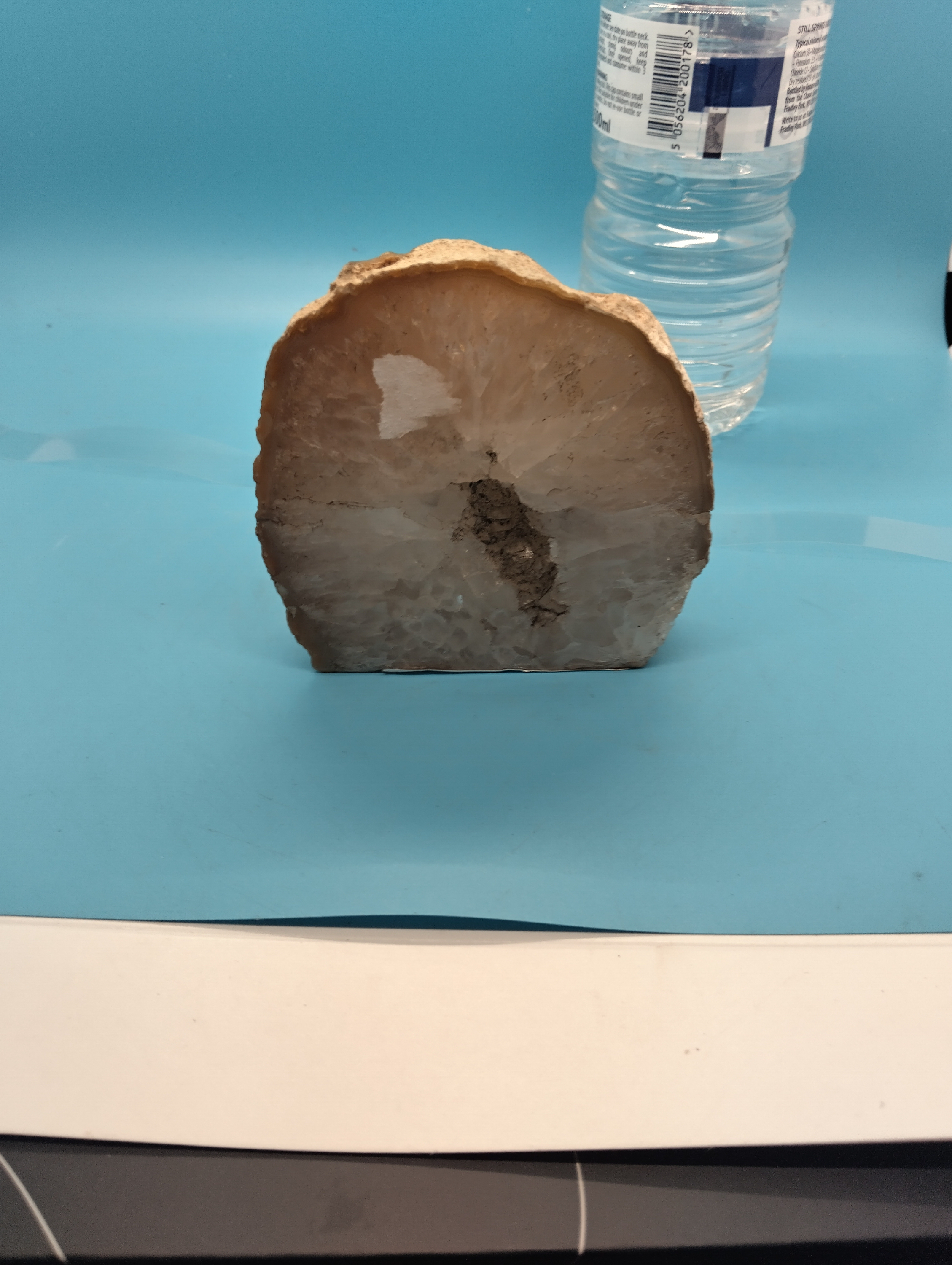 NICE Medium quartz geode