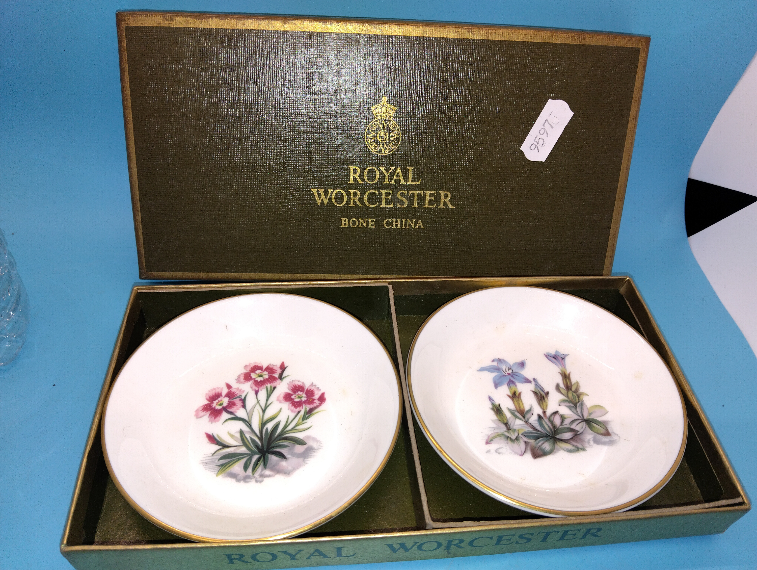 VERY NICE BOXED SET OF TWO ROYAL WORCESTER BONE CHINA DISHES