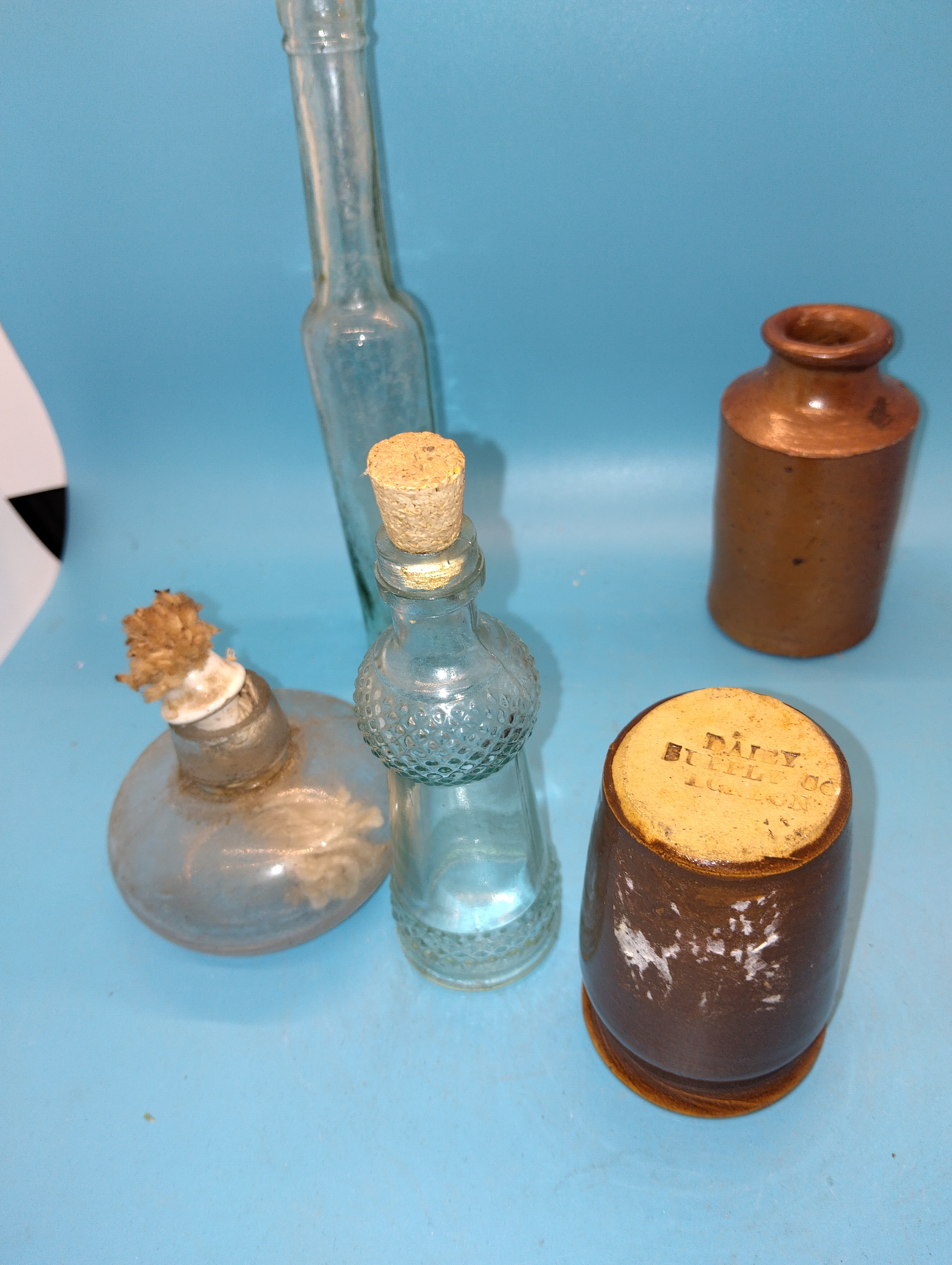NICE COLLECTION OF ANTIQUE AND VINTAGE GLASS AND STONEWARE