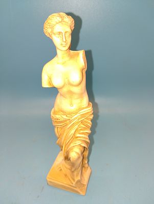 NICE ITALIAN CLASSICAL FIGURINE APPROX 18CM HIGH
