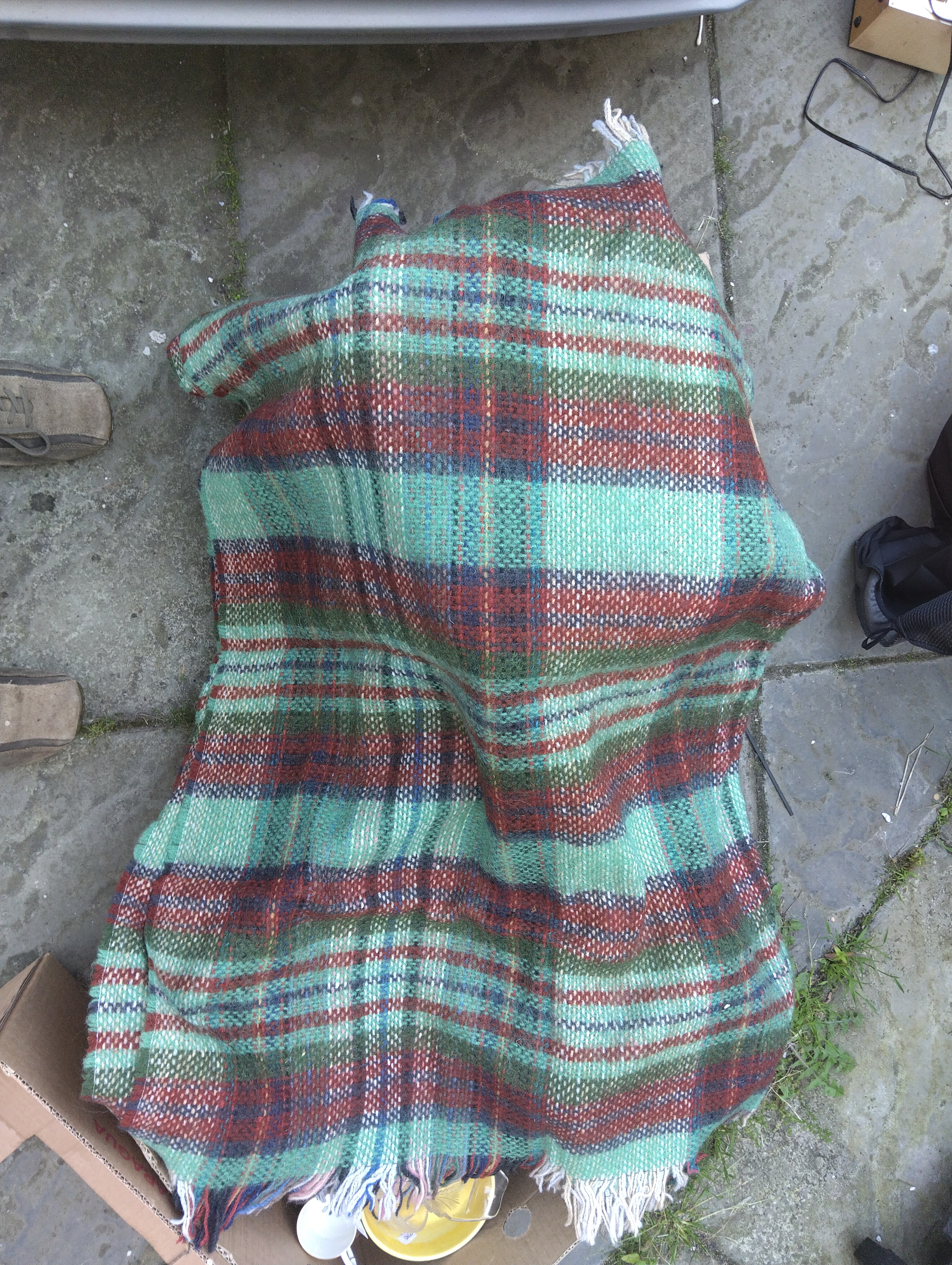 NICE TARTAN VINTAGE WOOLLEN SHAWL