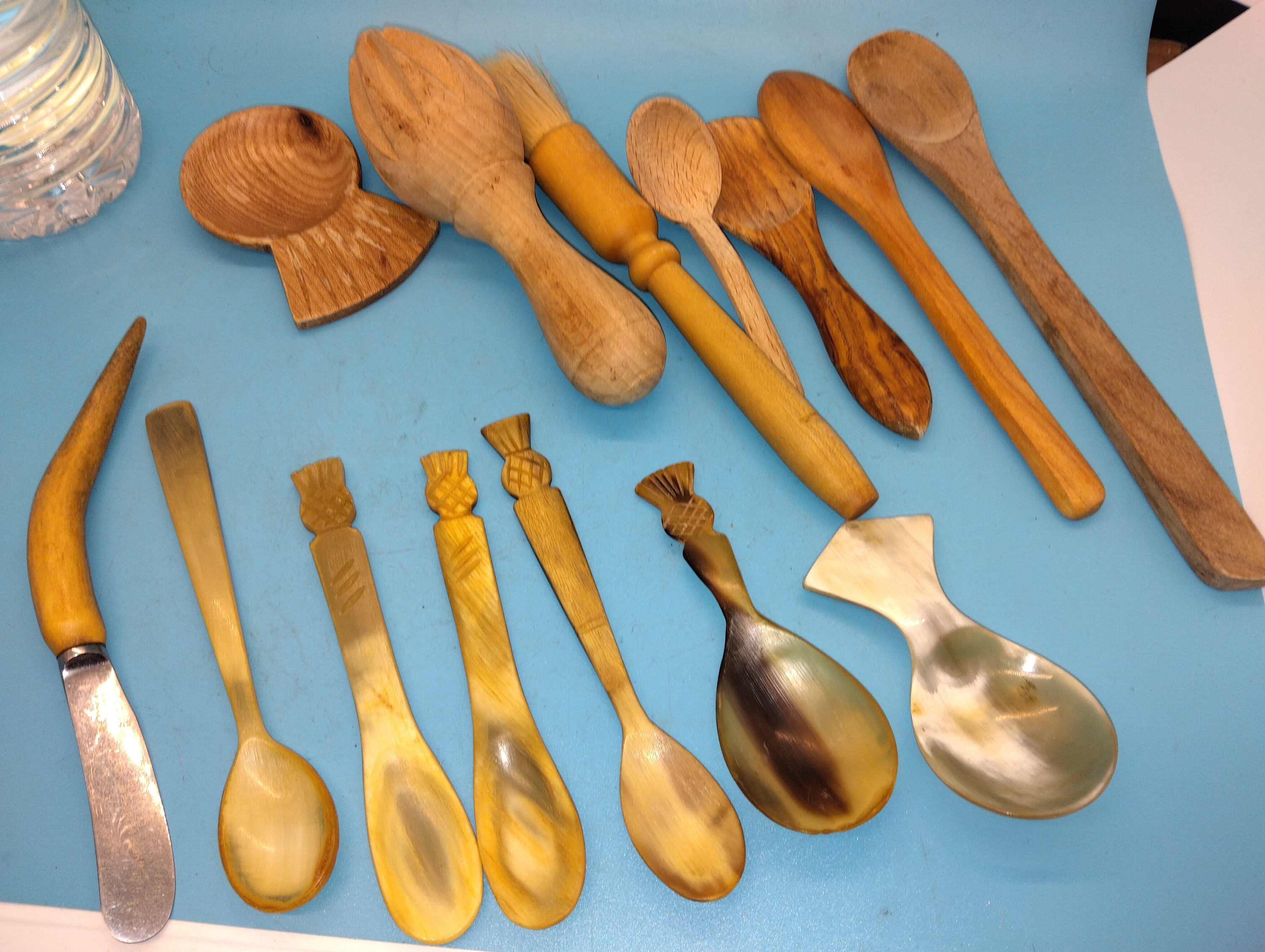 VERY NICE SELECTION OF WOODEN COOKING ITEMS AND HORN THISTLE TOPPED CUTLERY