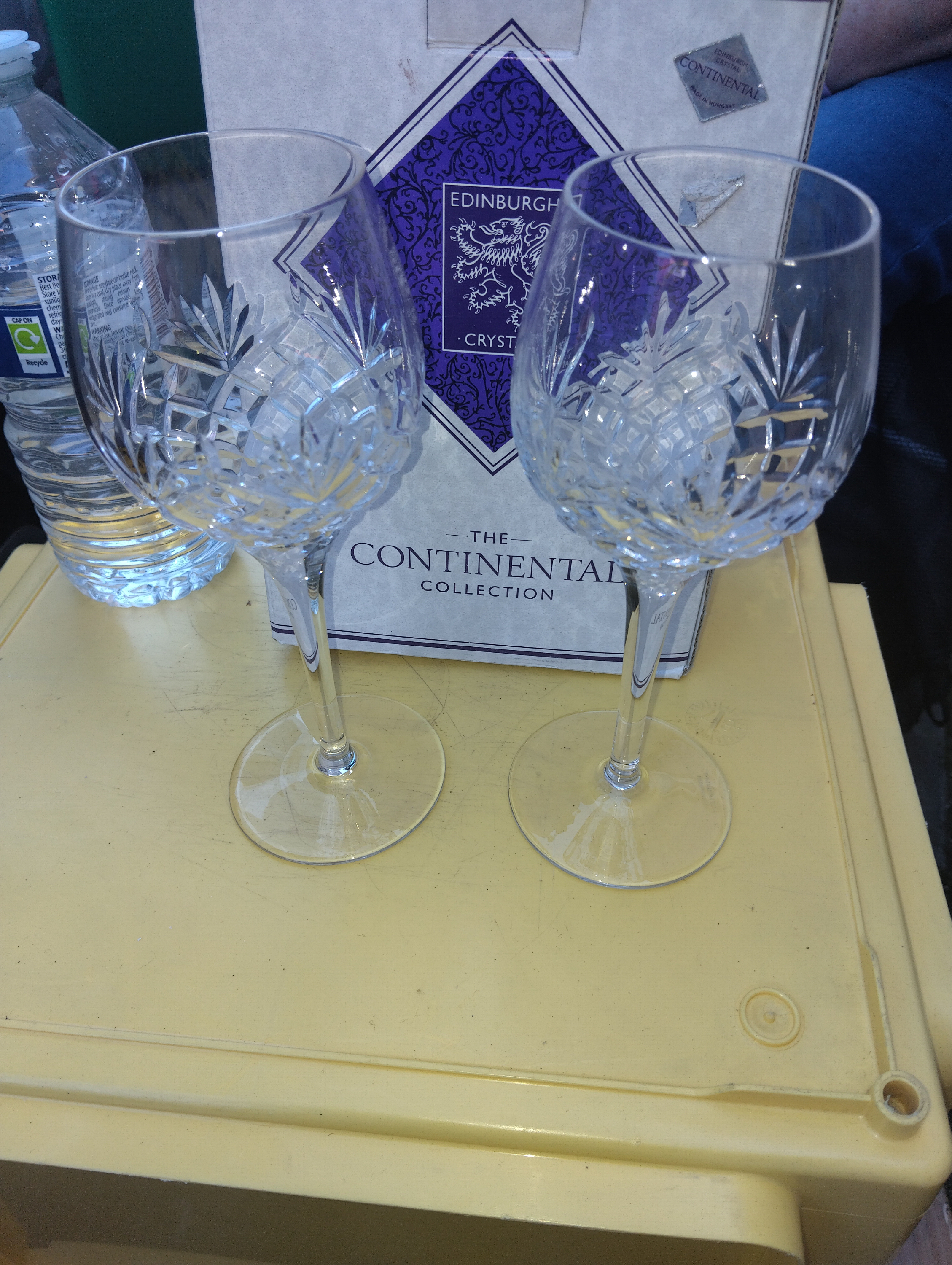 BOXED AS NEW PAIR OF EDINBURGH CRYSTAL WINE GLASSES