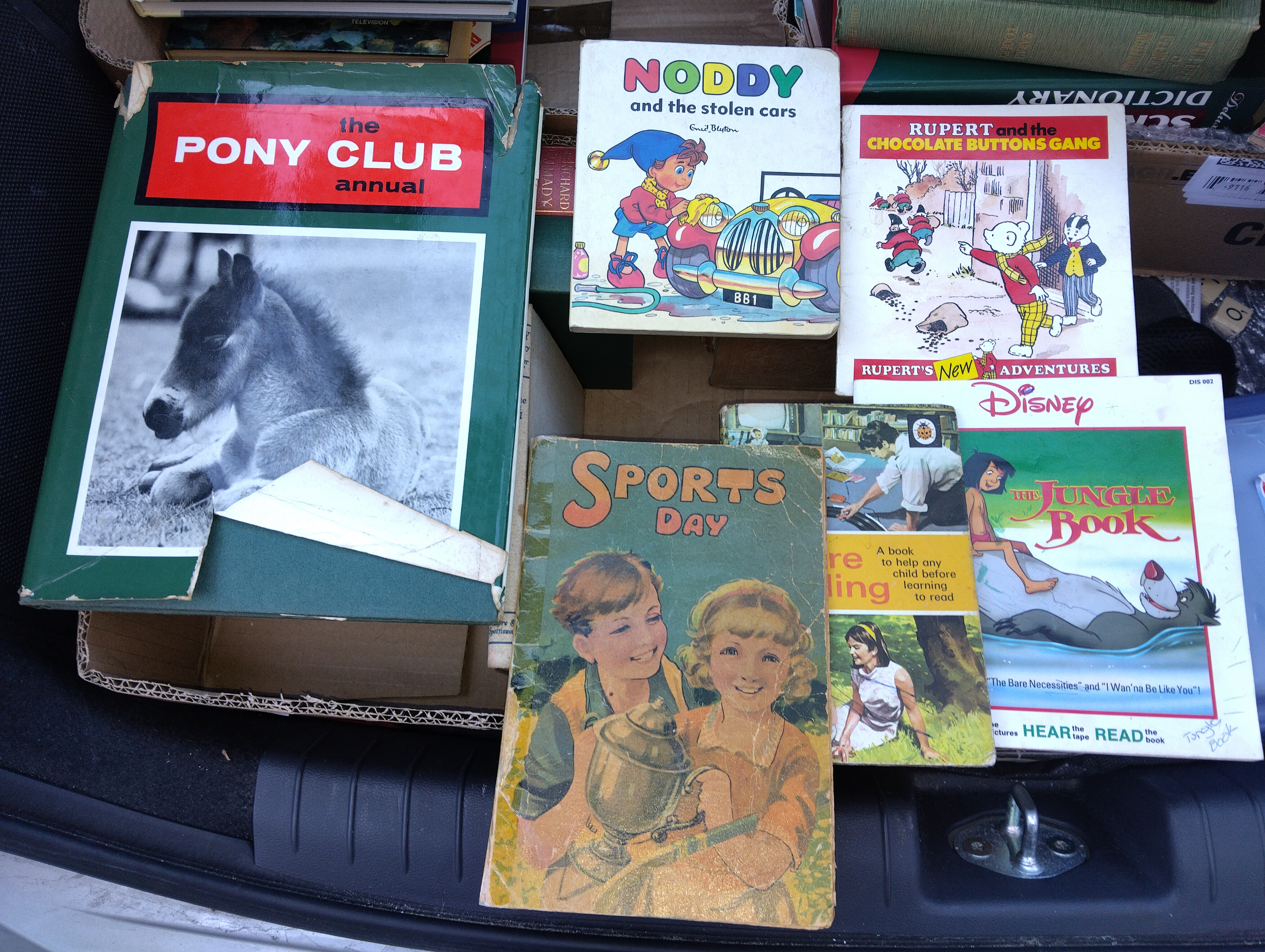 SELECTION OF VINTAGE CHILDRENS BOOKS