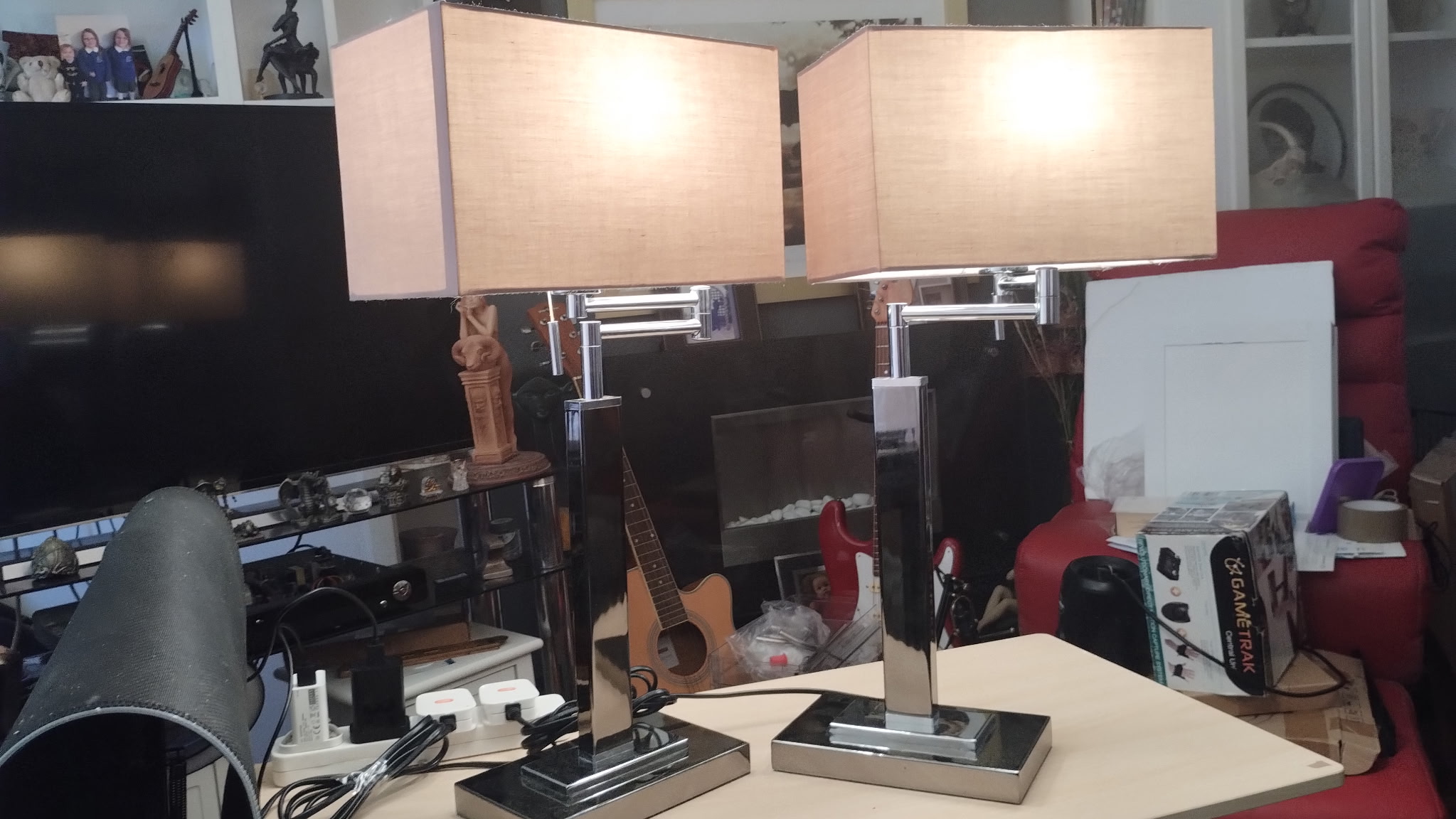 FANTASTIC PAIR OF ADJUSTABLE READING TABLE LAMPS IN SILVER WITH SHADES