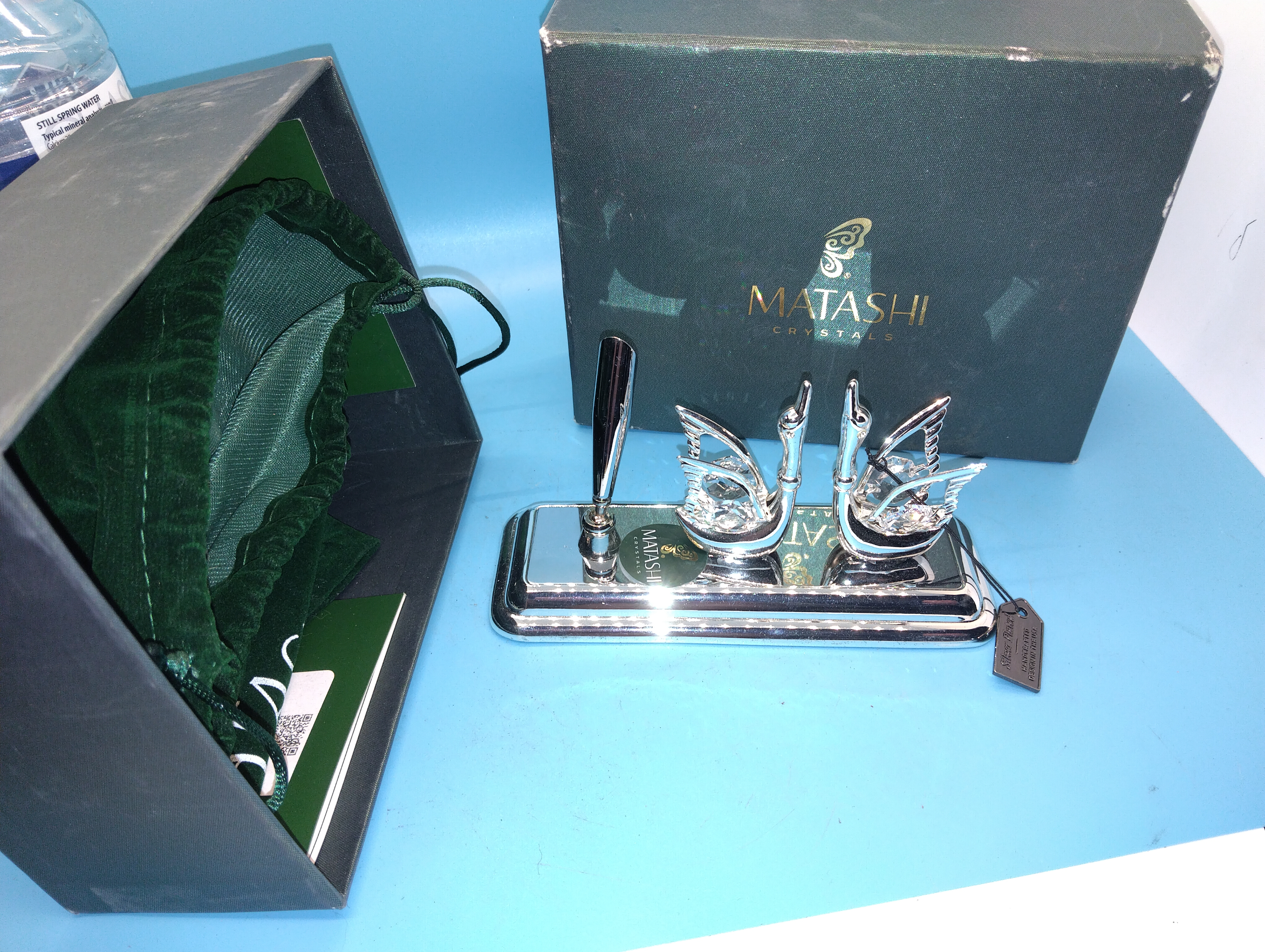 VERY NICE BOXED SILVER PLATED TWIN SWAN DESK PEN HOLDER