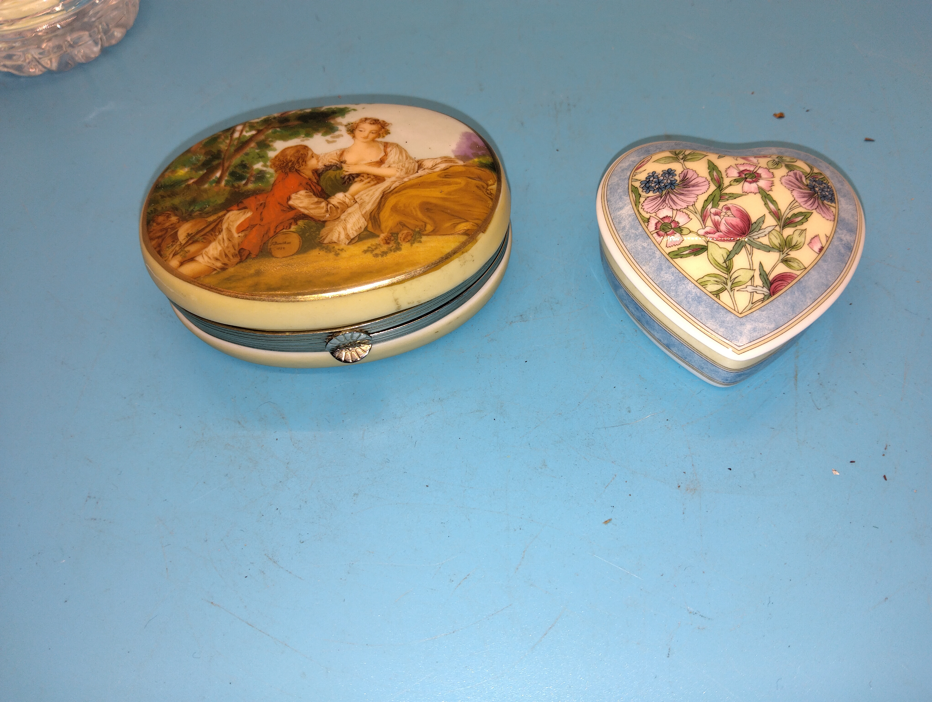 TWO VERY NICE TRINKET POTS INCLUDING WEDGWOOD & CLASSICAL