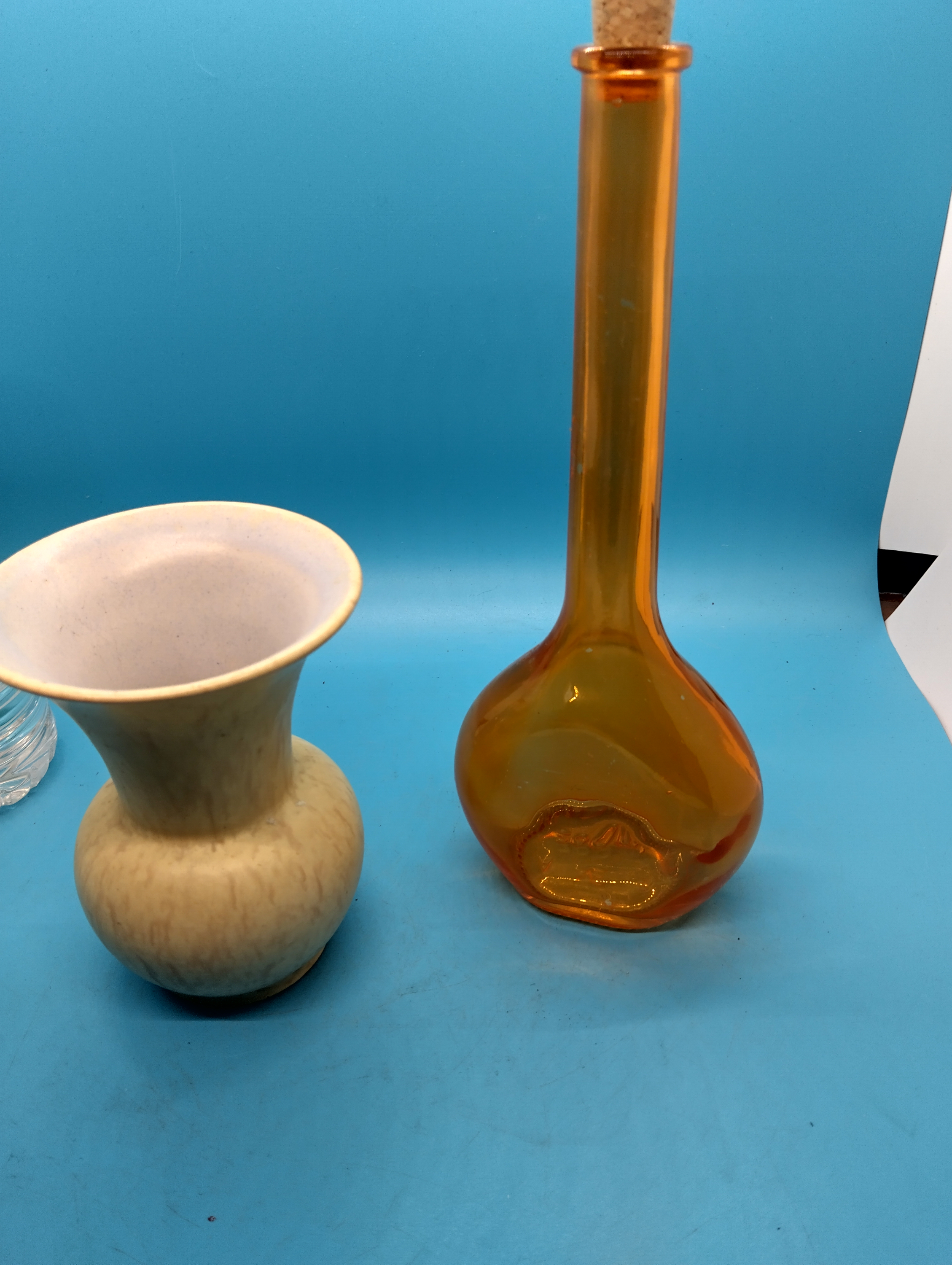 VINTAGE GLASS BOTTLE AND MOTTLED VASE
