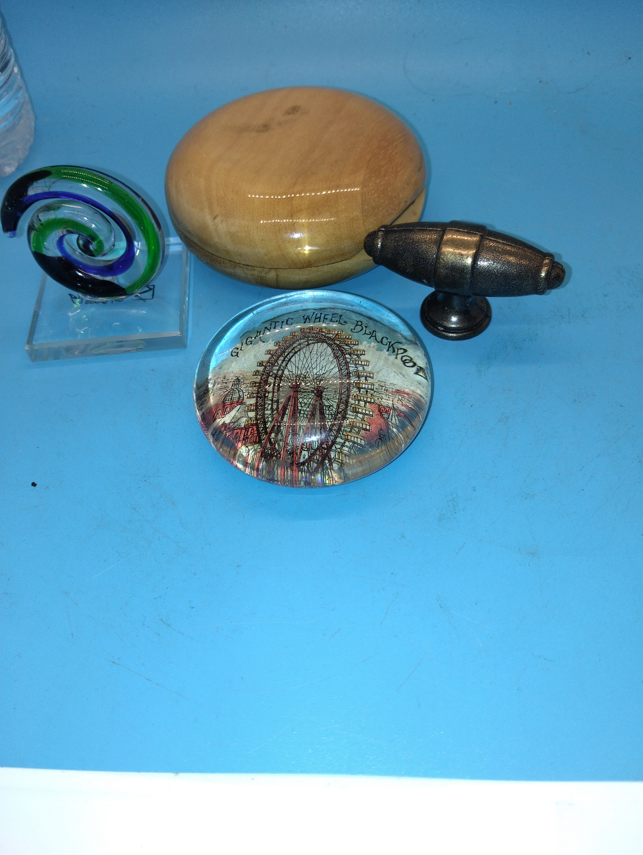 NICE COLLECTORS LOT INCLUDING PAPERWEIGHT, ETC