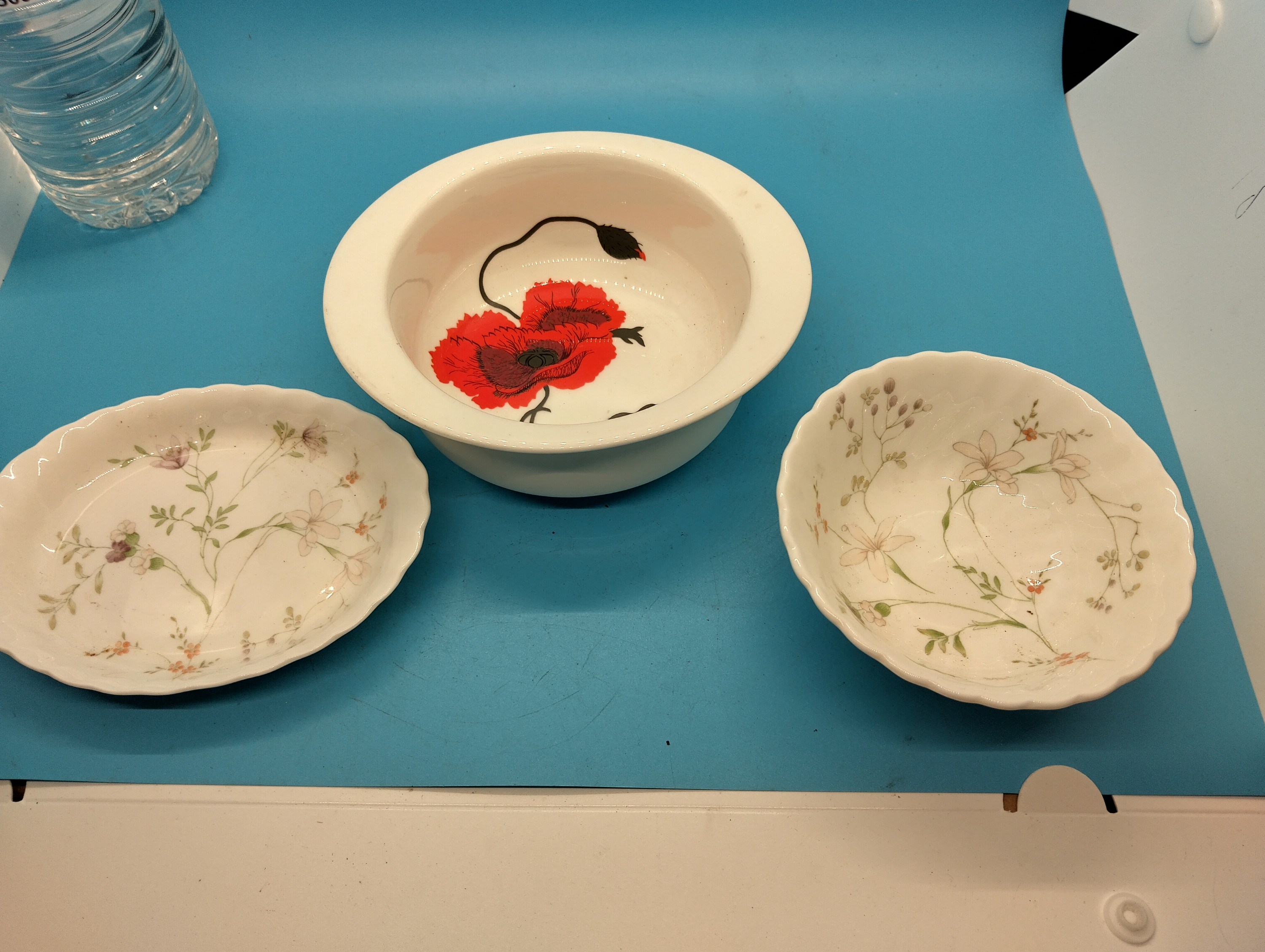 NICE WEDGWOOD SUSIE COOPER CORN POPPY BOWL AND TWO WEDGWOOD CAMPION BOWLS