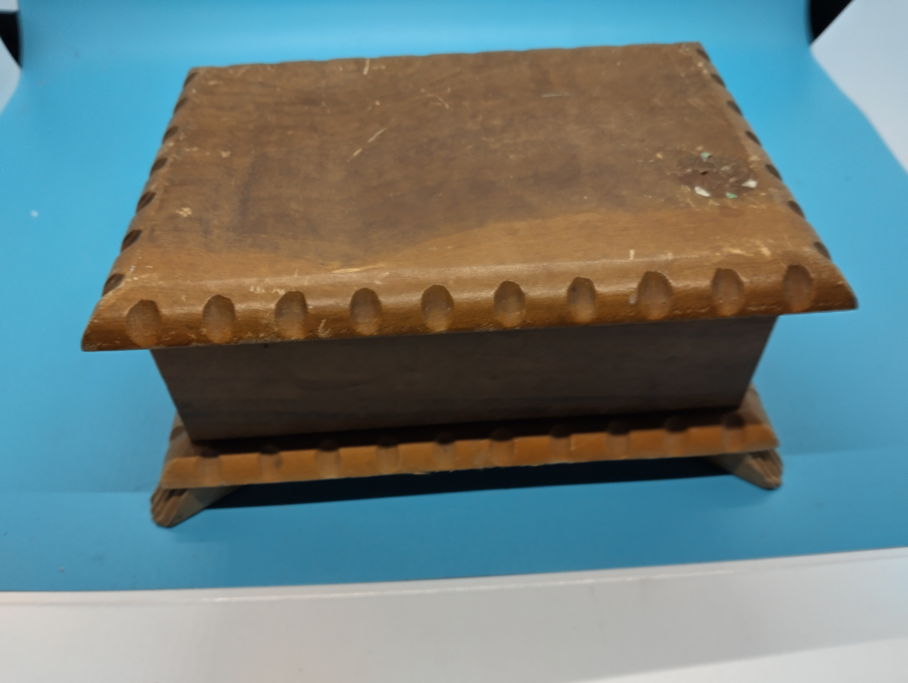 An early 20th-century wooden trinket box in the tramp art style