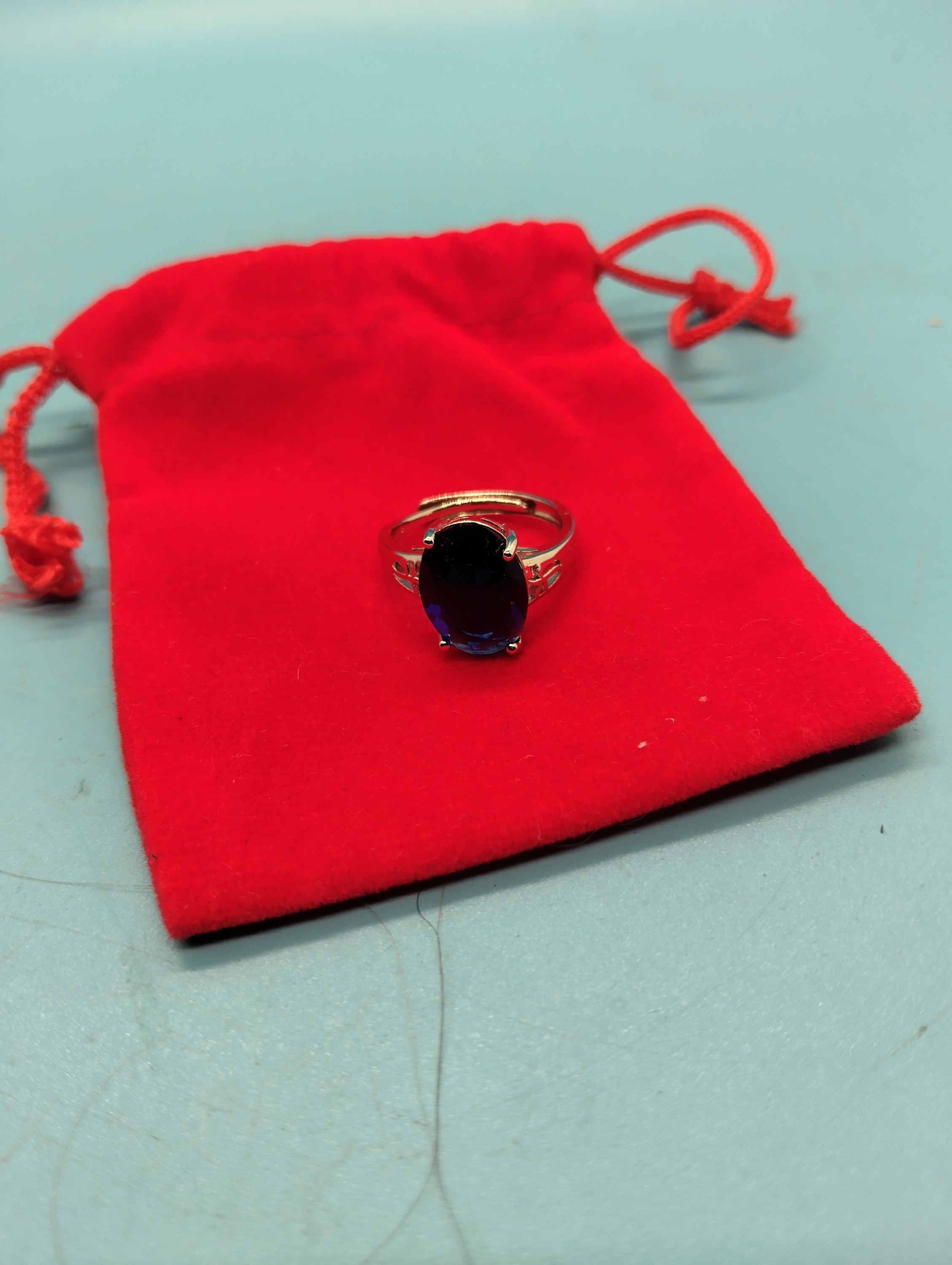 A NEW LOVELY SILVER RING WITH BLUE STONE WITH PRESENTATION POUCH