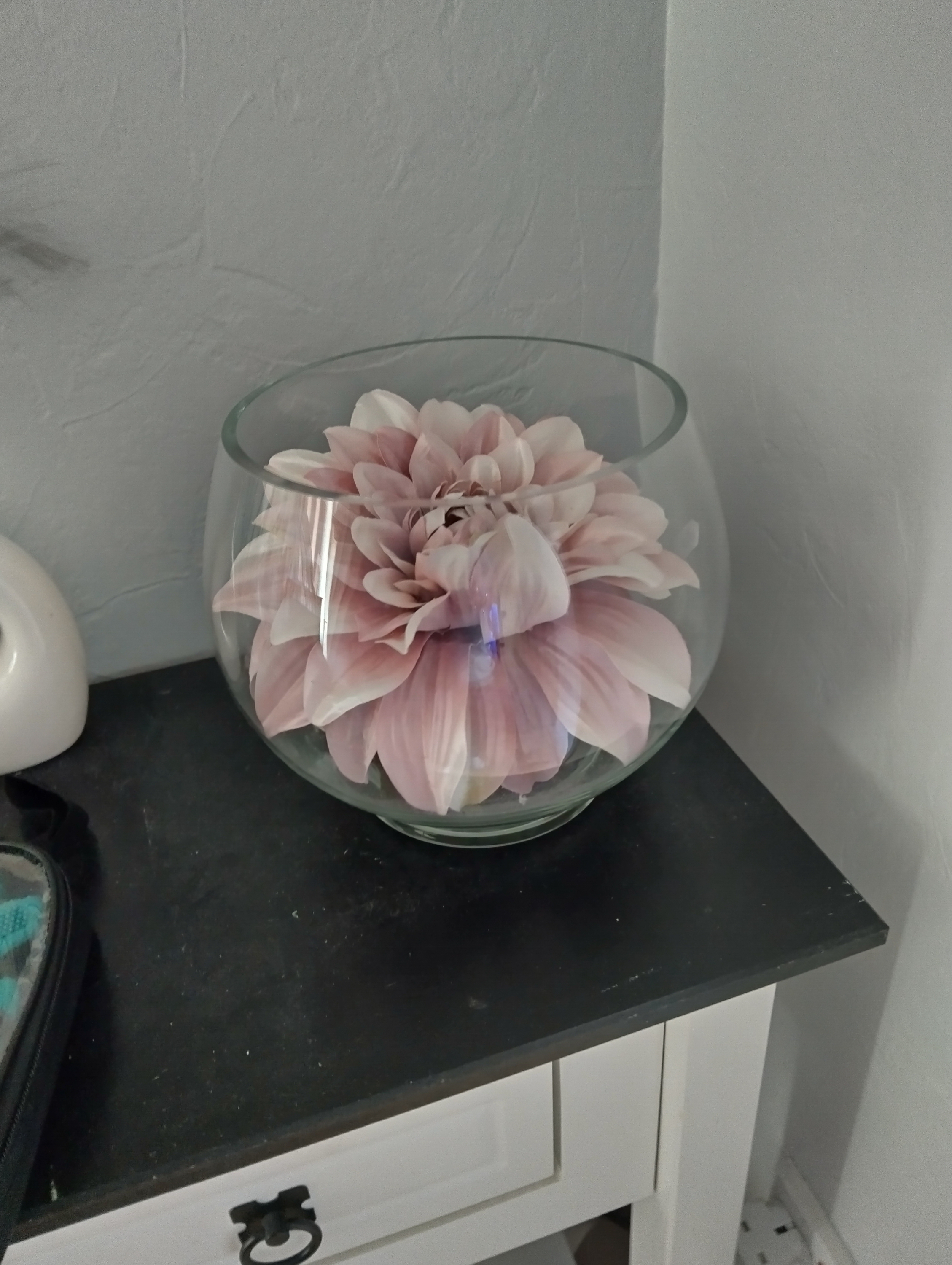 LARGE GLASS BULBAS VASE WITH FLOWER