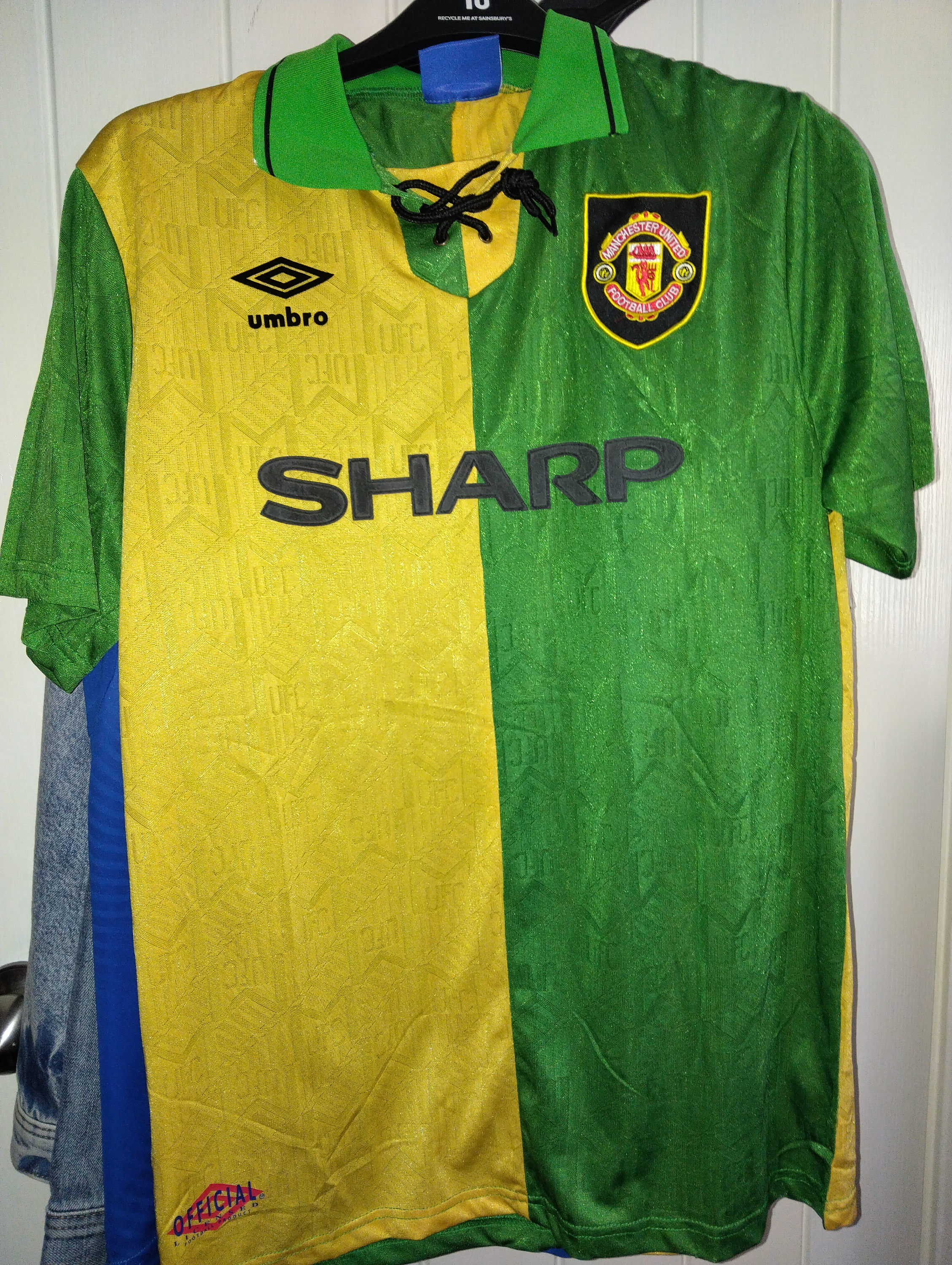 VINTAGE MANCHESTER UNITED JERSEY