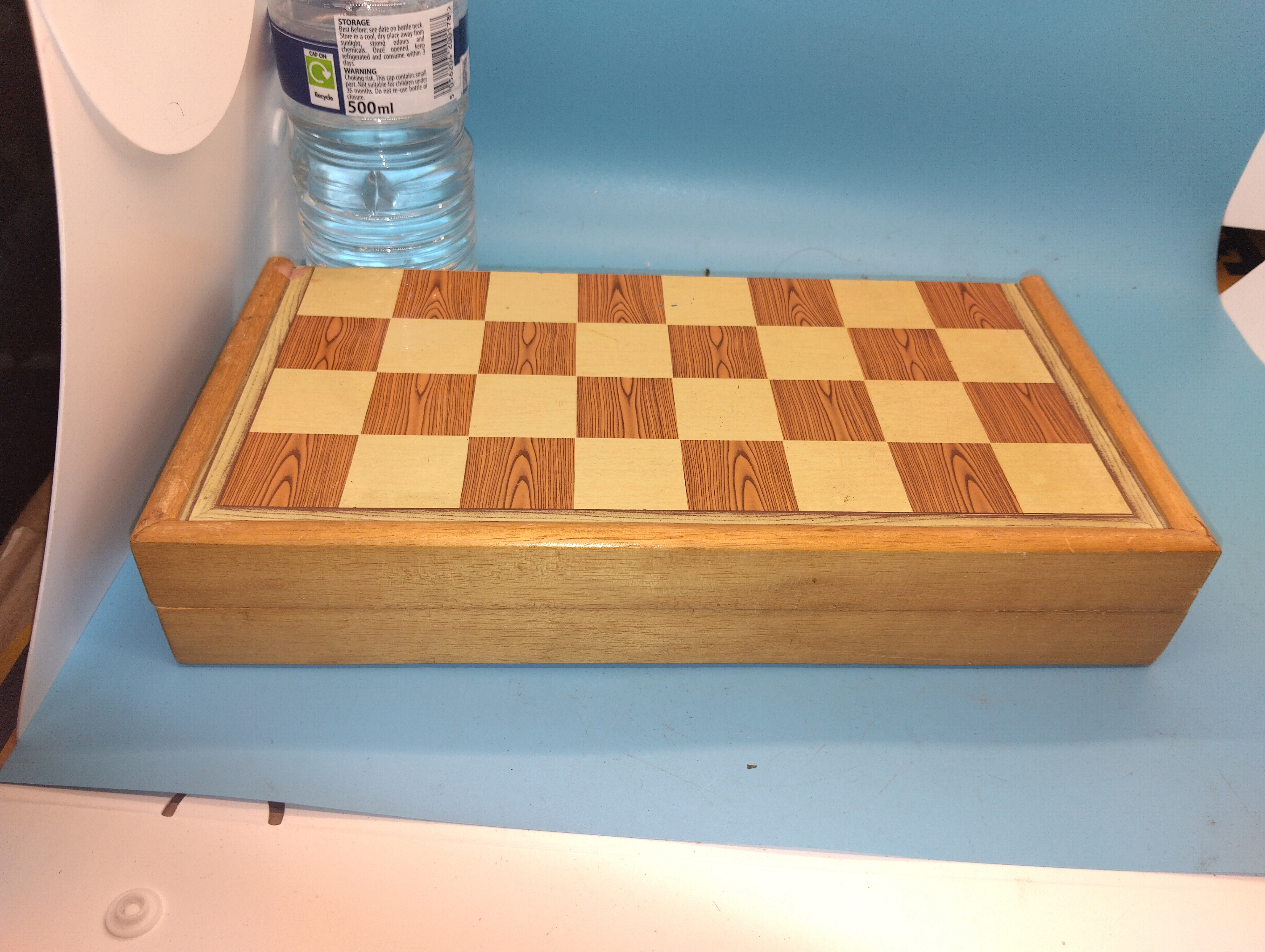 FOLDING WOODEN CHESS BOARD WITH CHESS SET
