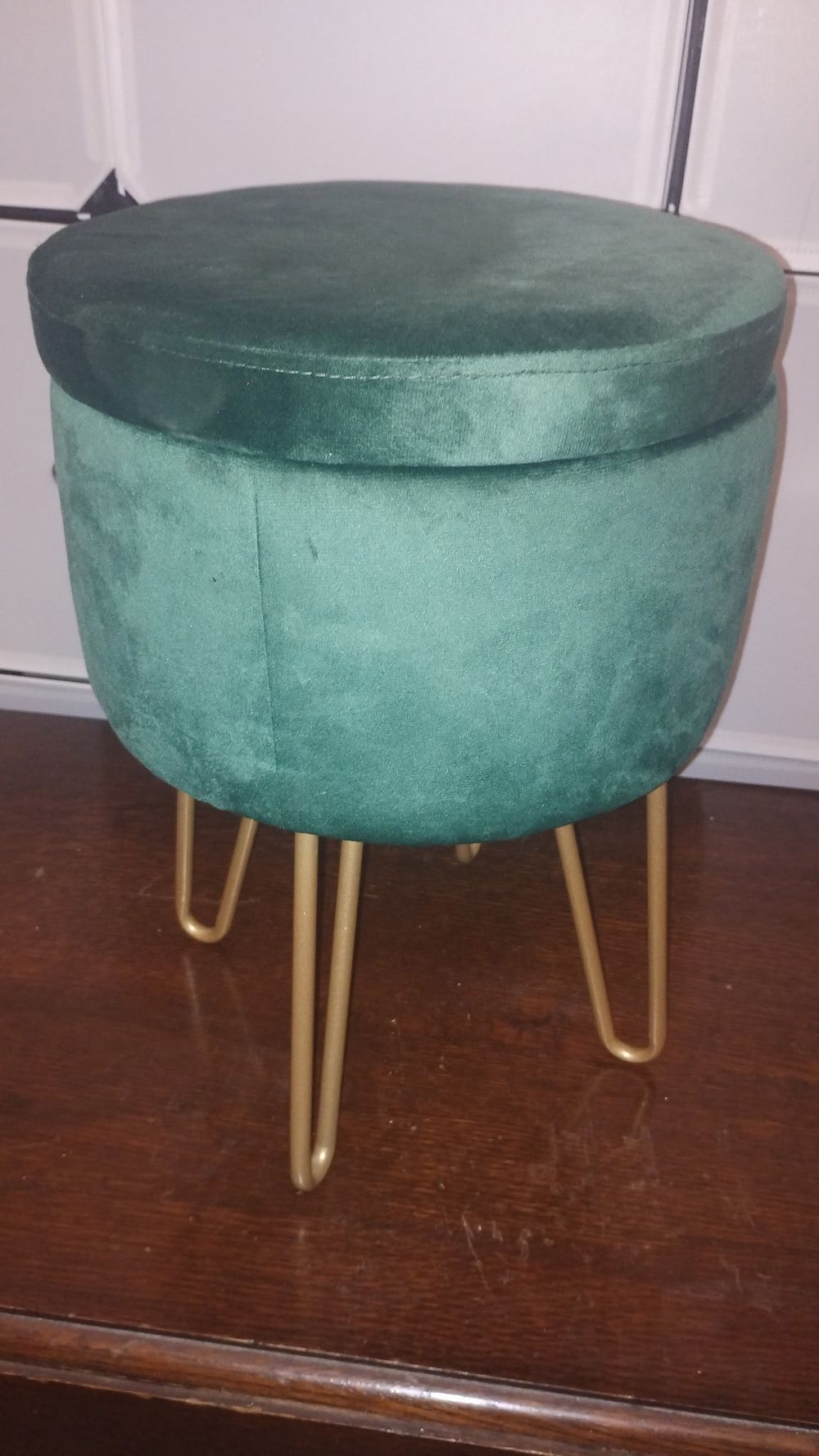 A NEW BOXED Contemporary Round Velvet Storage Ottoman in Emerald Green