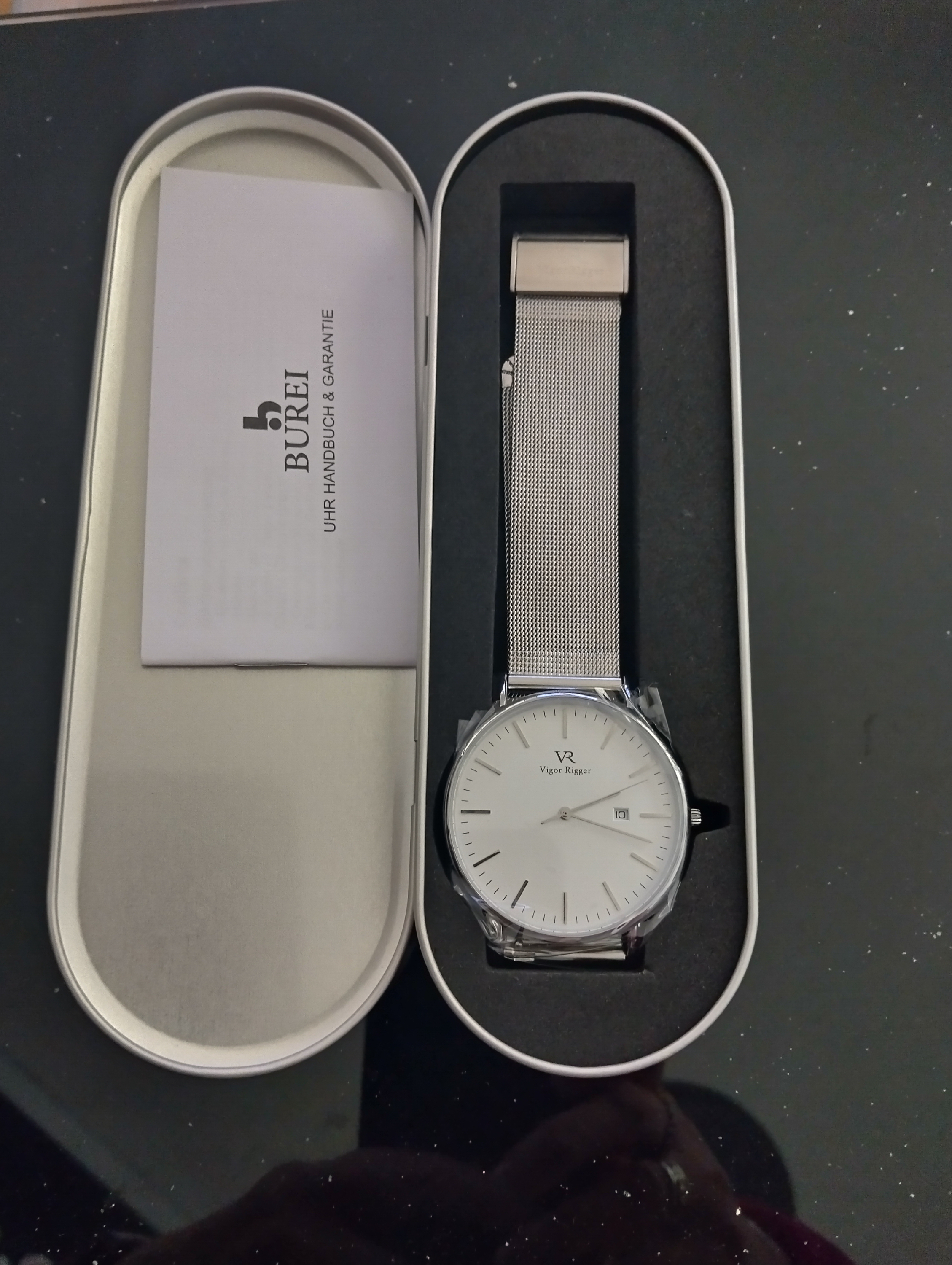A Vigor Rigger Minimalist Quartz Wristwatch in a Burei Presentation Tin