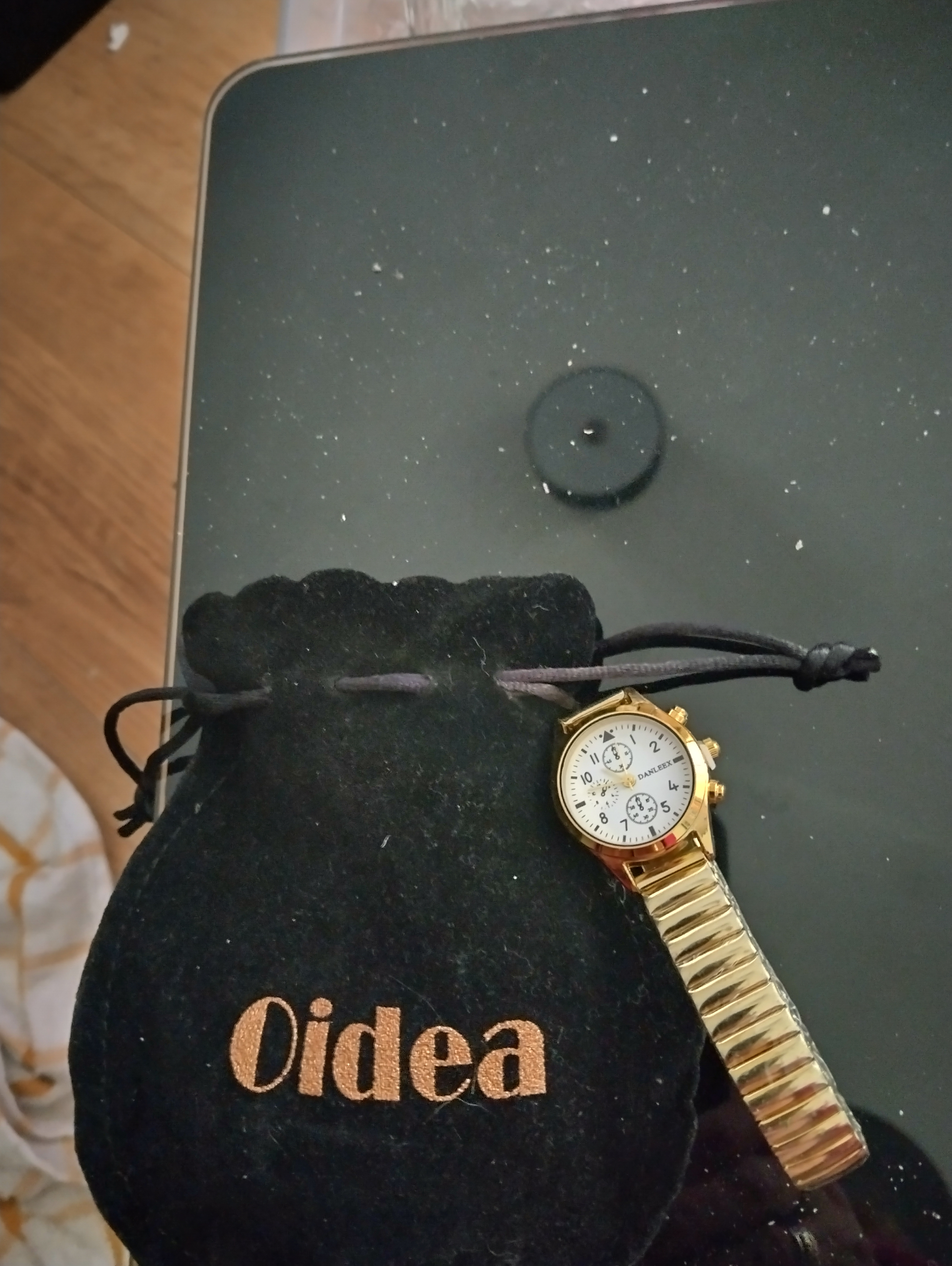 A Danleex Gold-Toned Wristwatch with Expansion Bracelet and Pouch