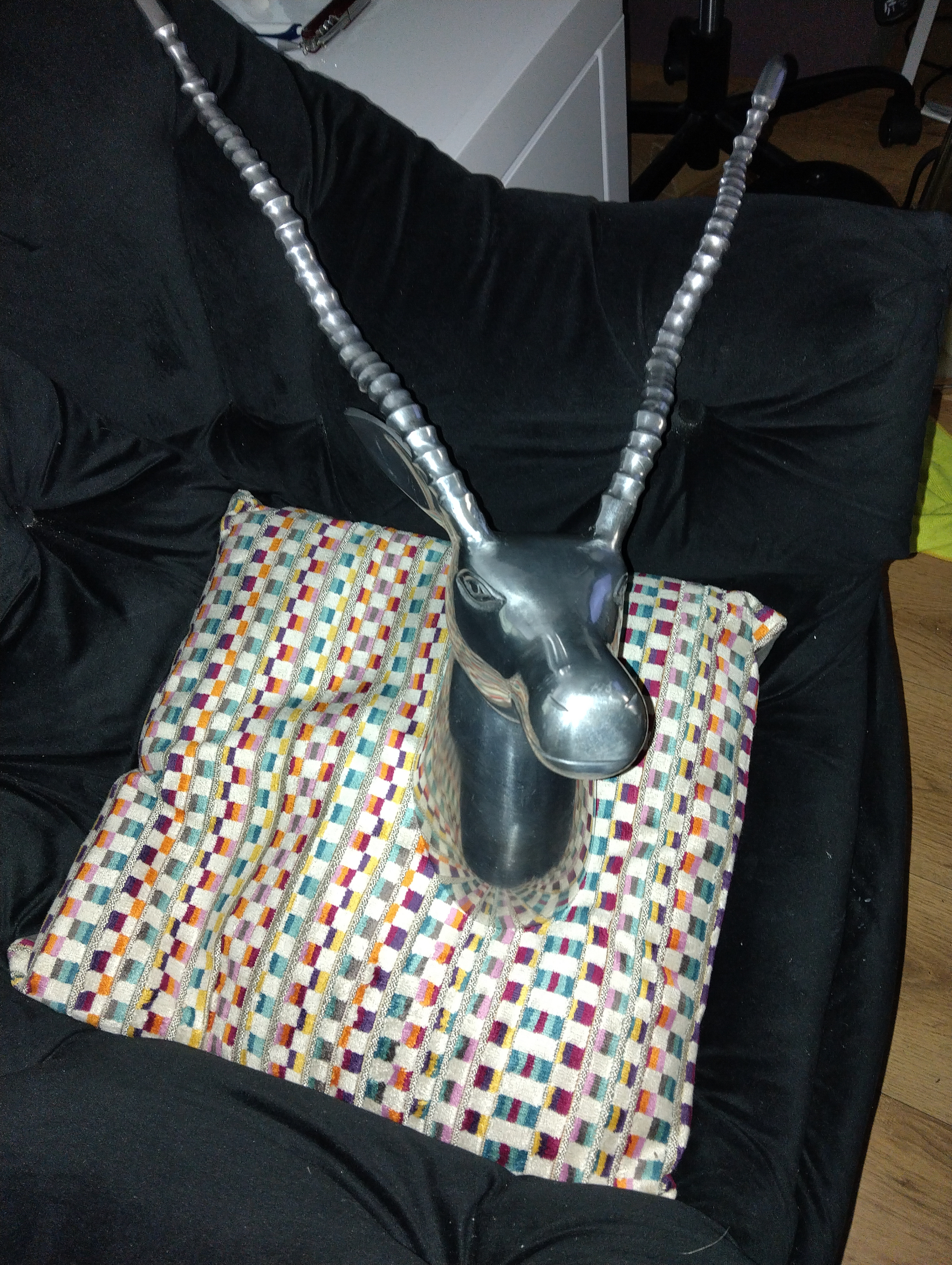 LARGE METAL CHROME EFFECT GAZELLE WALL HANGING