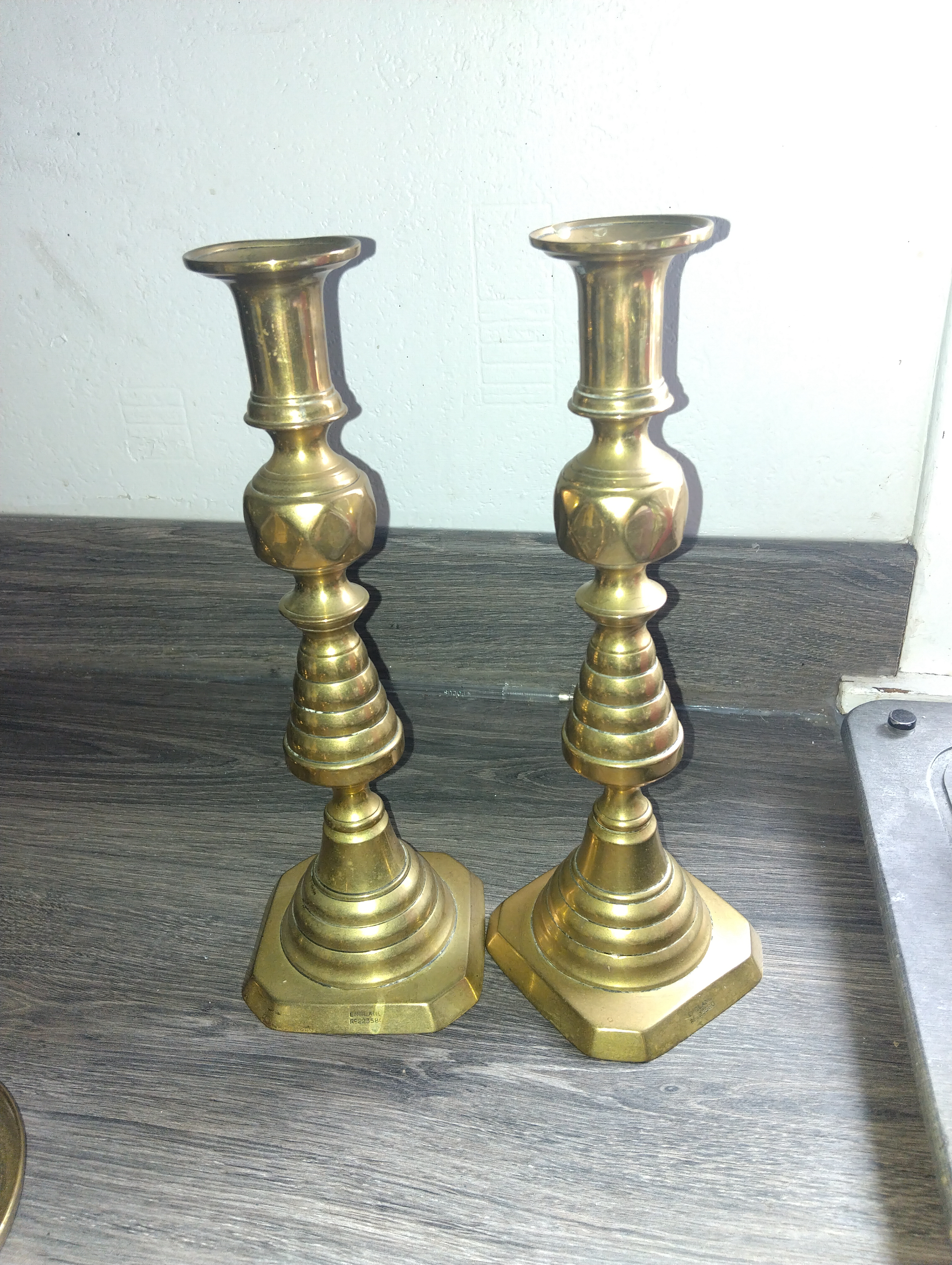 LOVELY PAIR OF QUALITY BRASS CANDLESTICKS
