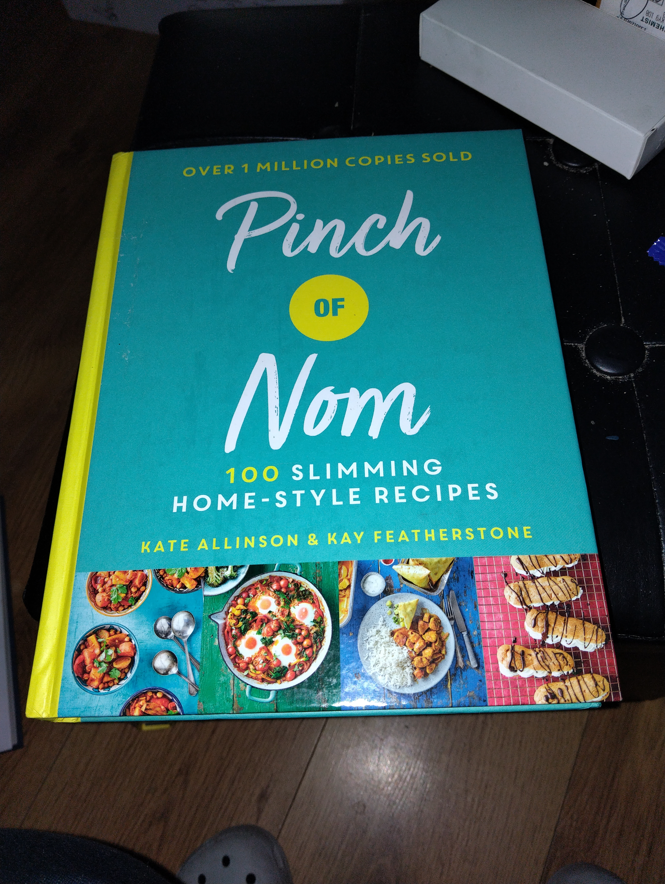 PINCH OF NOM 100 SLIMMING STLY RECIPES FOOD BOOK
