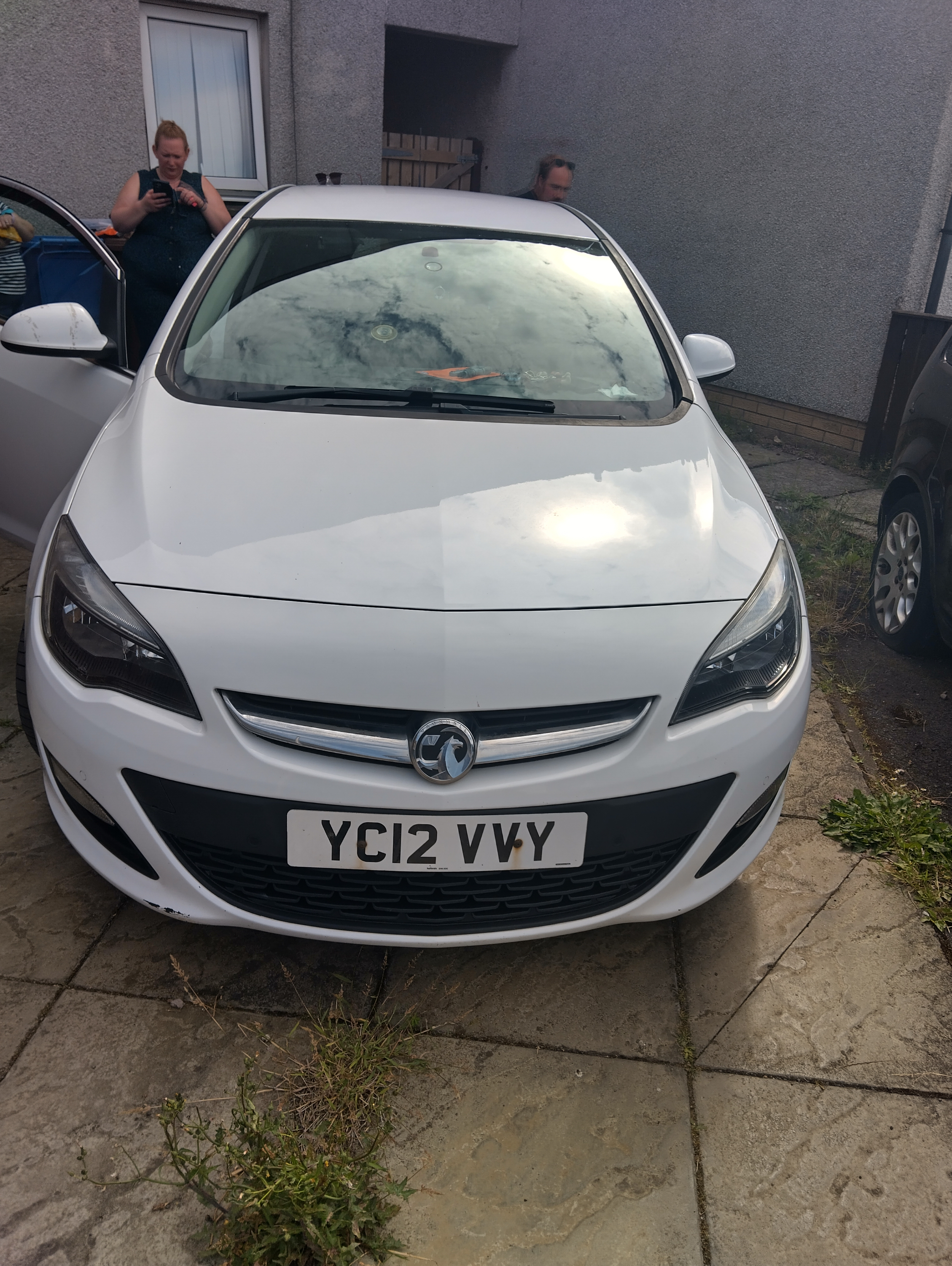 GOOD ASTRA SRI 1.6 2012 IN WHITE MOT TO 24/2/2027 JUST SHORT 72000 Mls WILL INCREASE BEING USED DAILY, CAR COMES WITH TWO ORIGINAL KEYS, GREAT SERVICE HISTORY RUNNING VERY WELL, IN GOOD CONDITION FOR AGE USUAL ODD MARK HERE AND THERE AS IN PICS INSIDE OK 