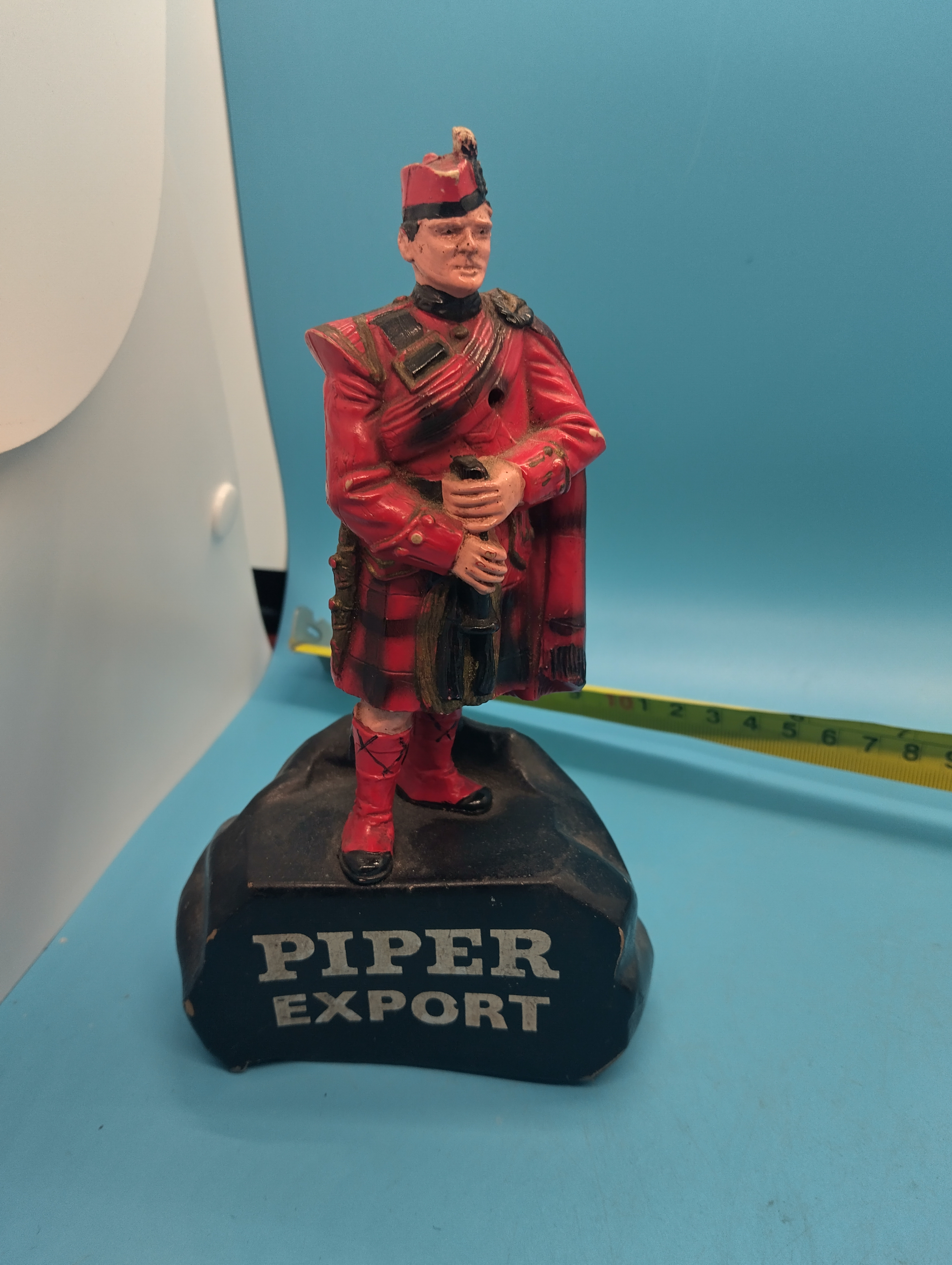 VERY EARLY COLLECTIBLE PIPER EXPORT BAGPIPER FIGURE