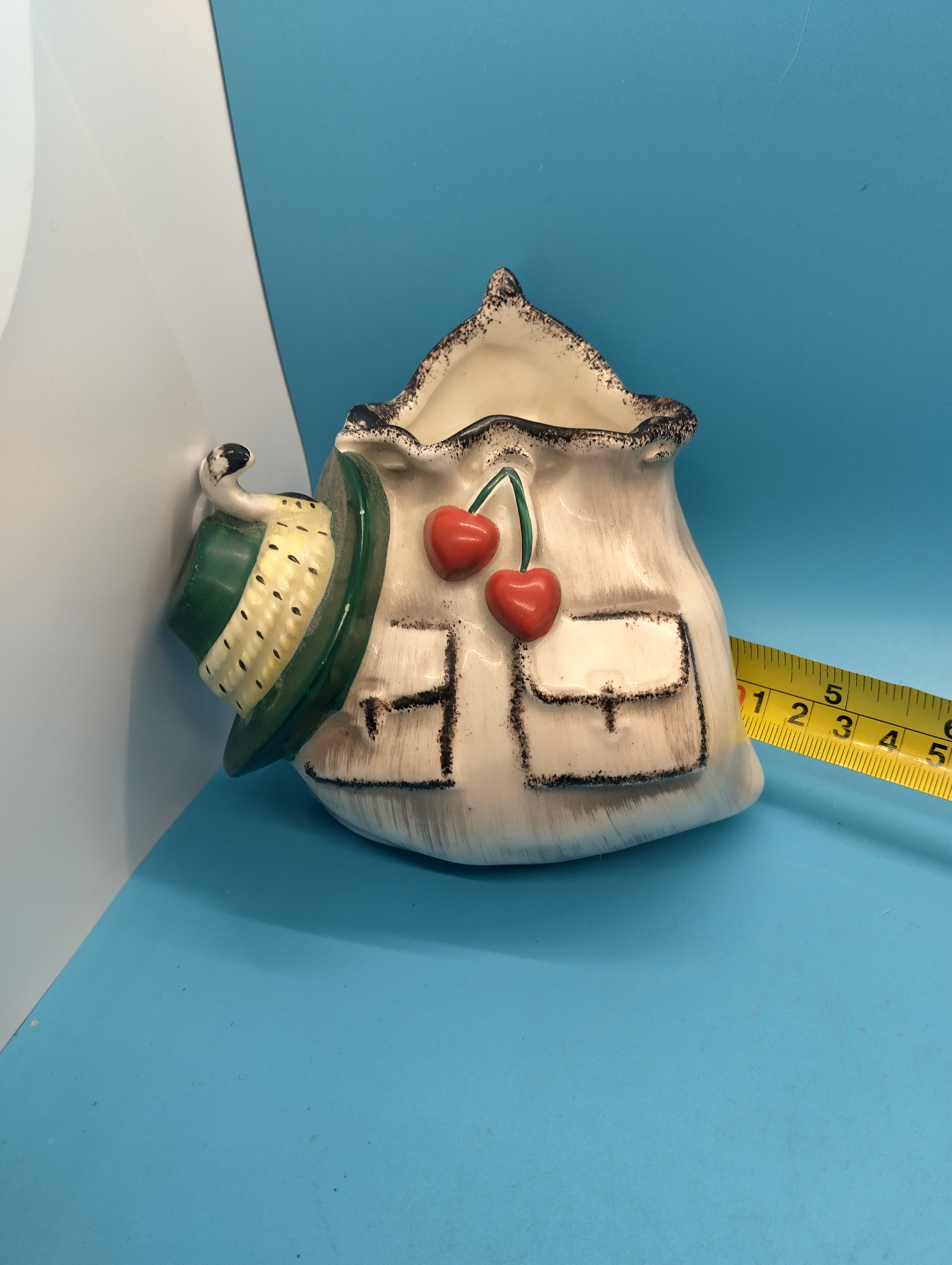 GOOD VINTAGE GOEBEL WALL POCKET WITH HAT