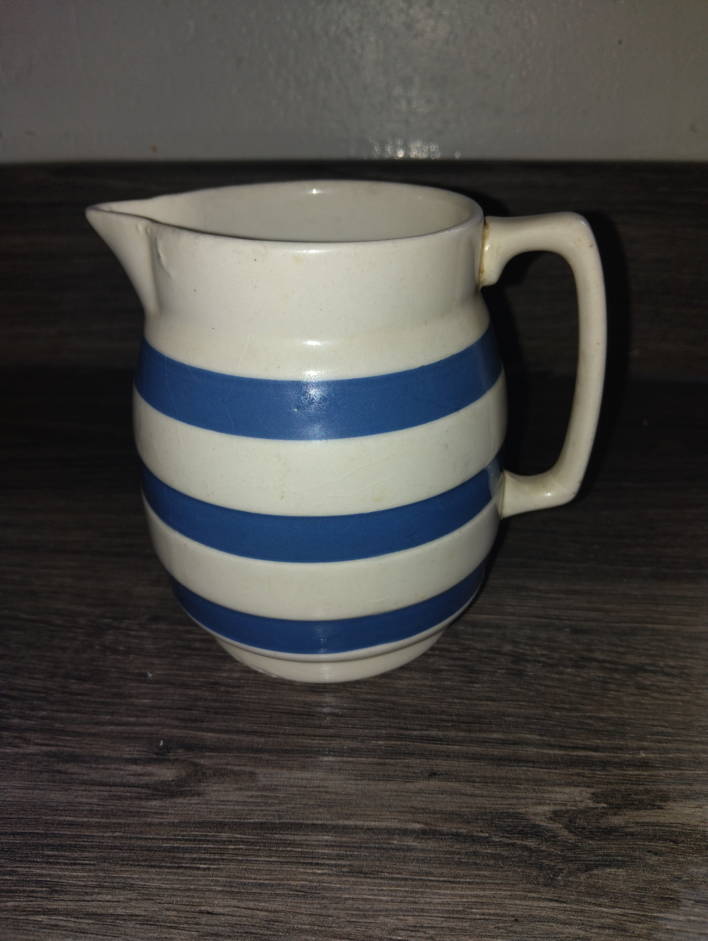 NICE PARAMOUNT STAFFORDSHIRE BLUE AND WHITE CORNISH WARE MILK JUG 1950s