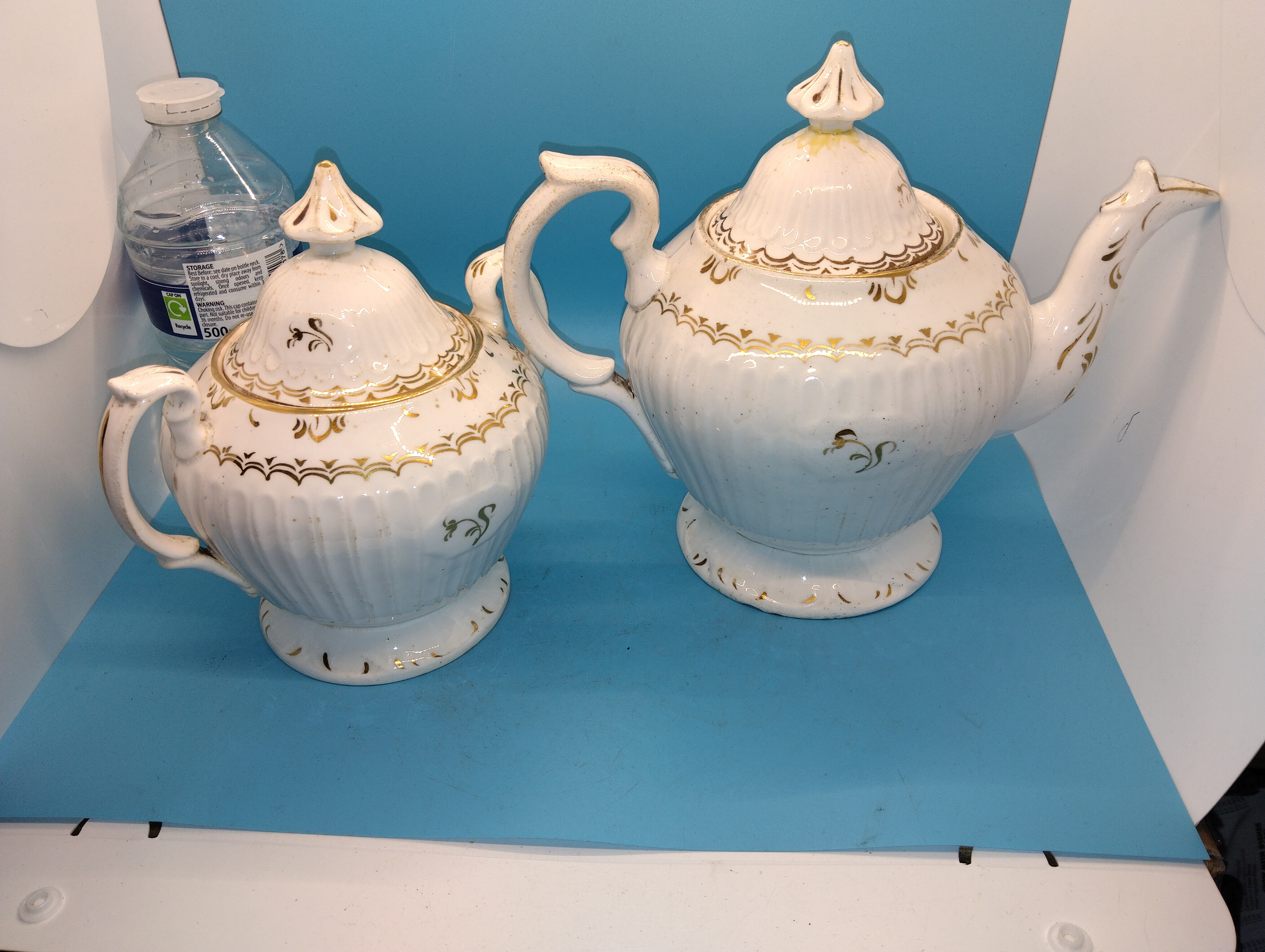 LARGE VICTORIAN TEAPOT AND MATCHING LARGE SUGAR BOWL