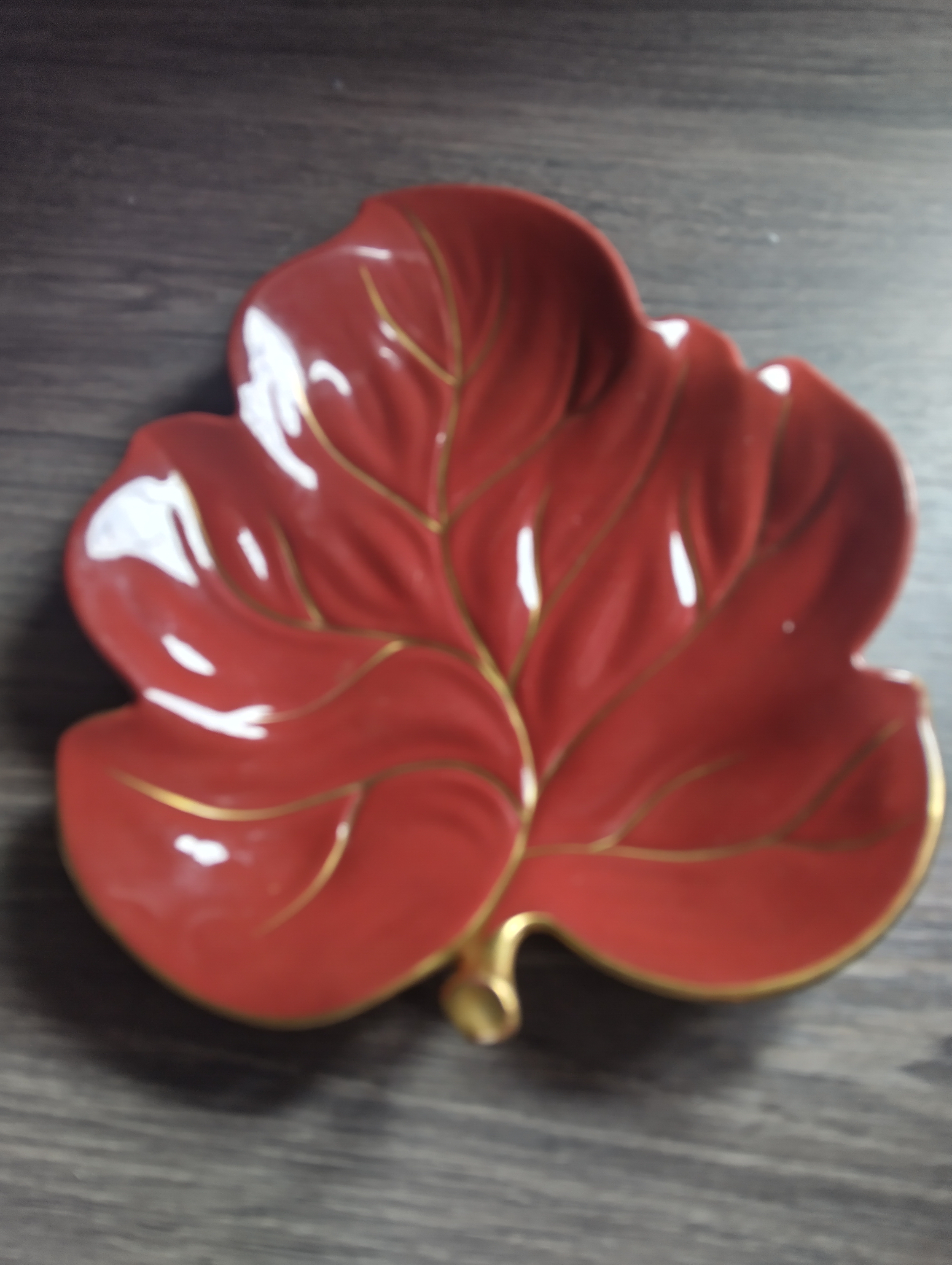 VERY NICE CARLTON WARE LEAF DISH AUSTRALIAN DESIGN