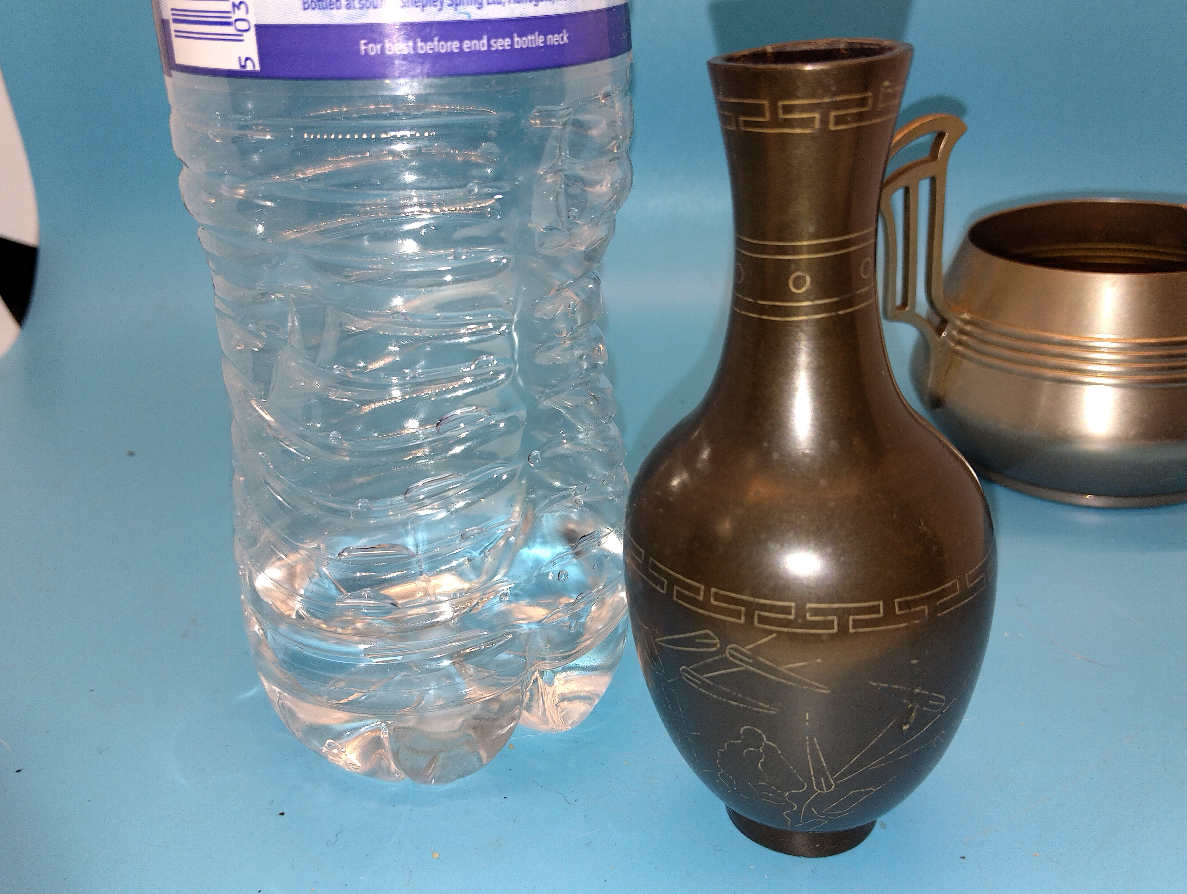 BEAUTIFUL CHINESE SMALL BRONZE VASE FULLY MARKED TO BASE WITH LOVELY DESIGN 16Cm