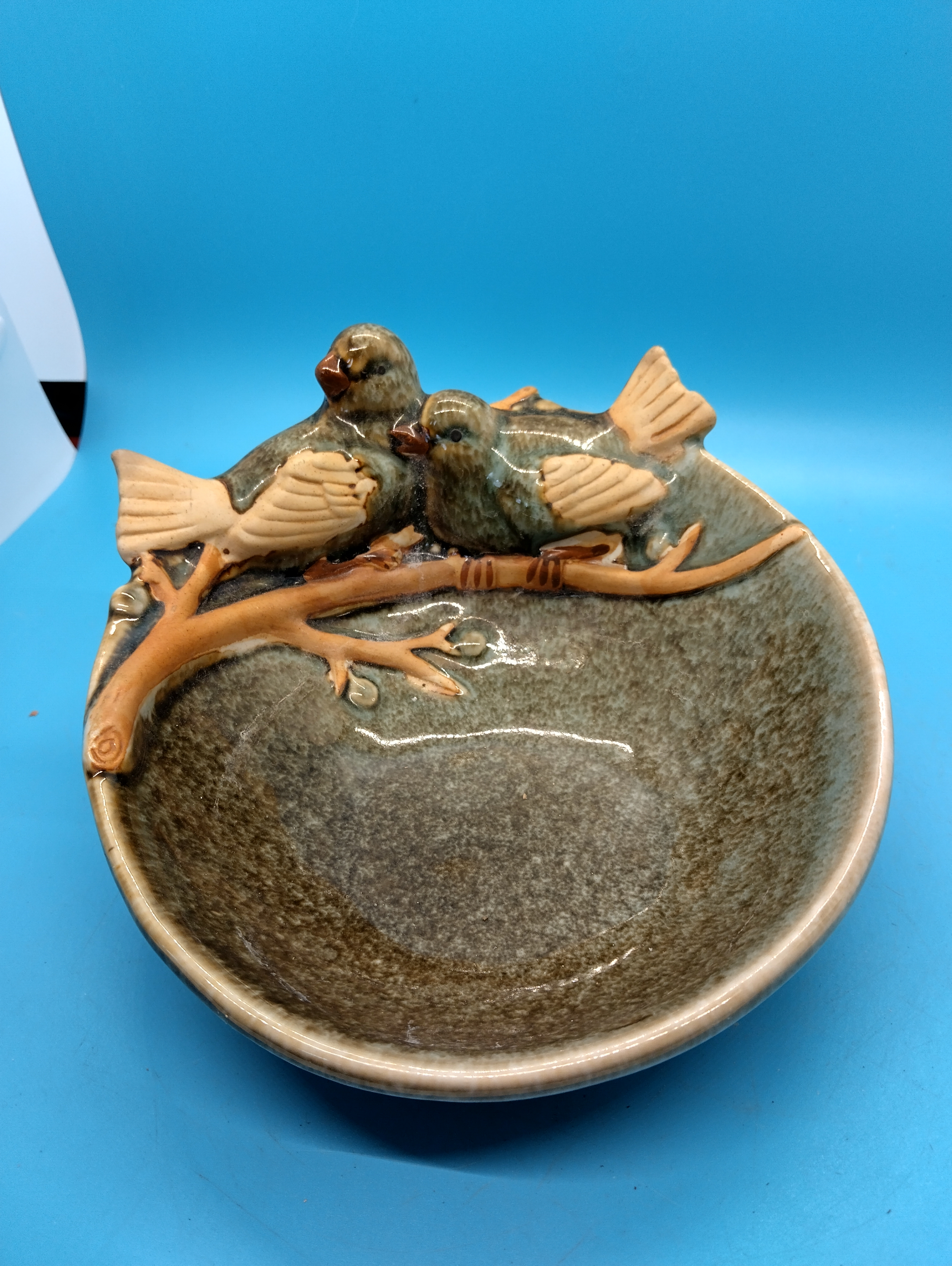 VERY NICE POTTERY BOWL WITH PAIR OF BIRDS AT SIDES
