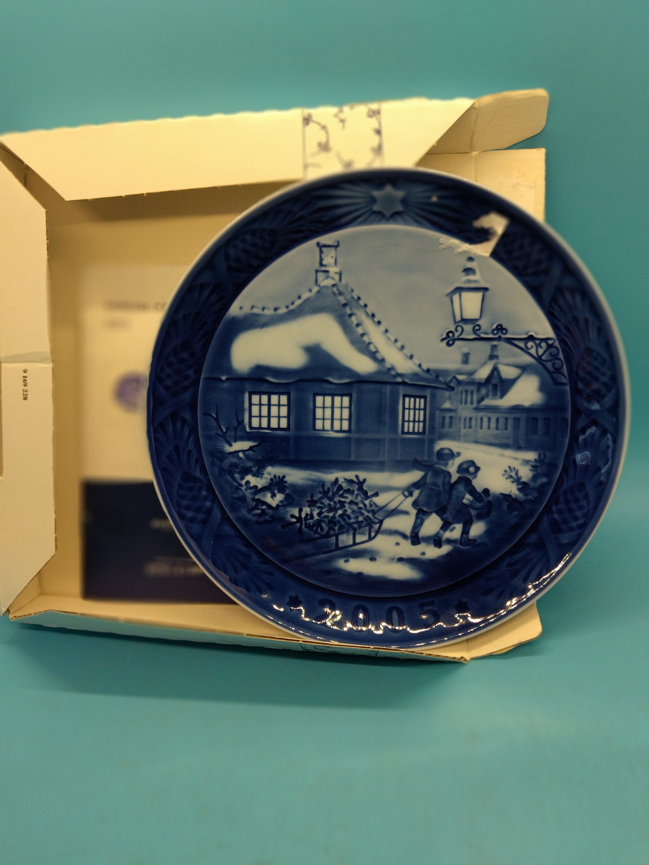 VERY NICE ROYAL COPENHAGEN BOXED 2005 XMAS HANS CHRISTIAN ANDERSON'S HOUSE PLATE