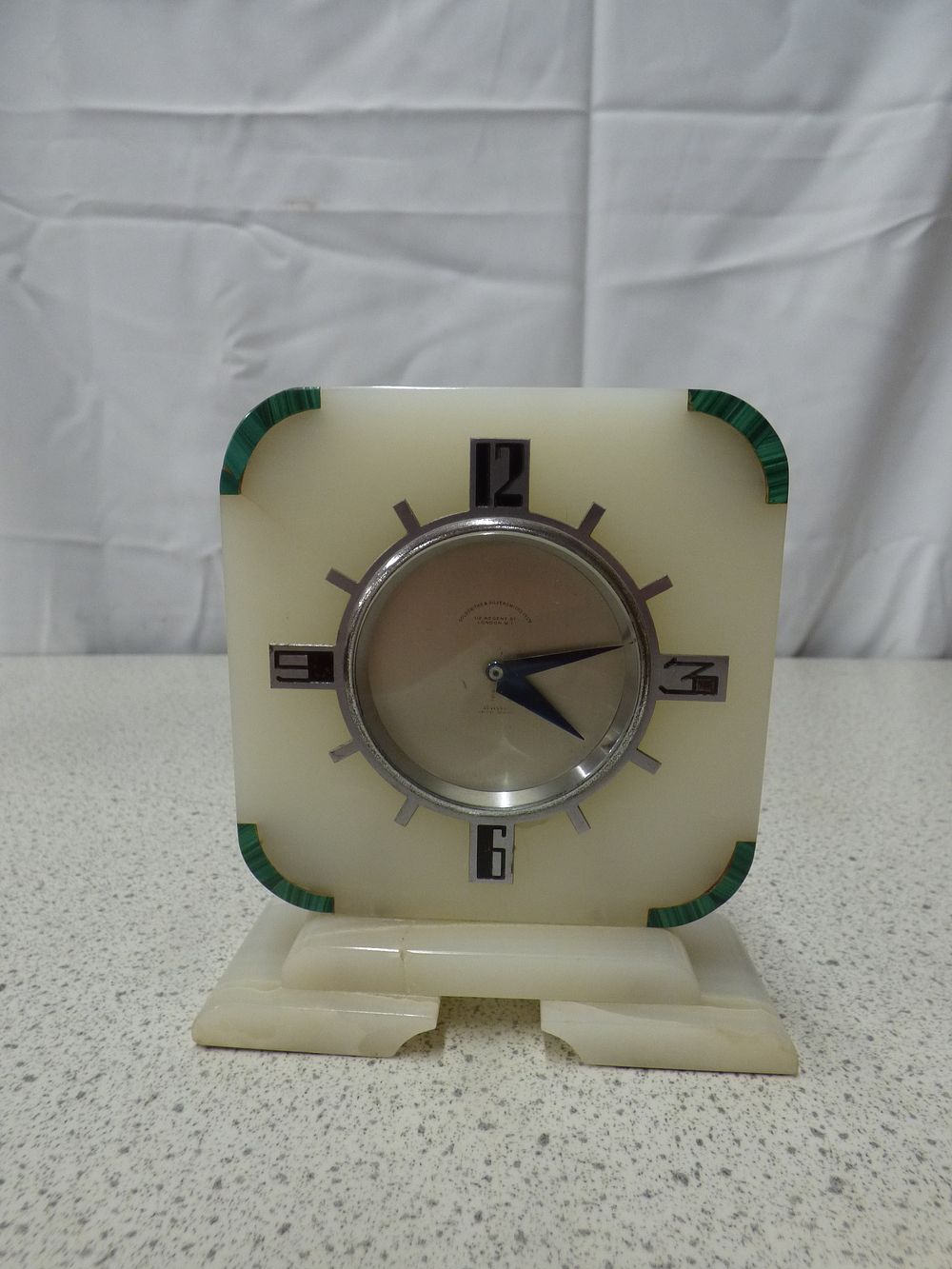 Lot 196: A Goldsmiths & Silversmiths Co. Ltd. Art Deco Mantle Clock