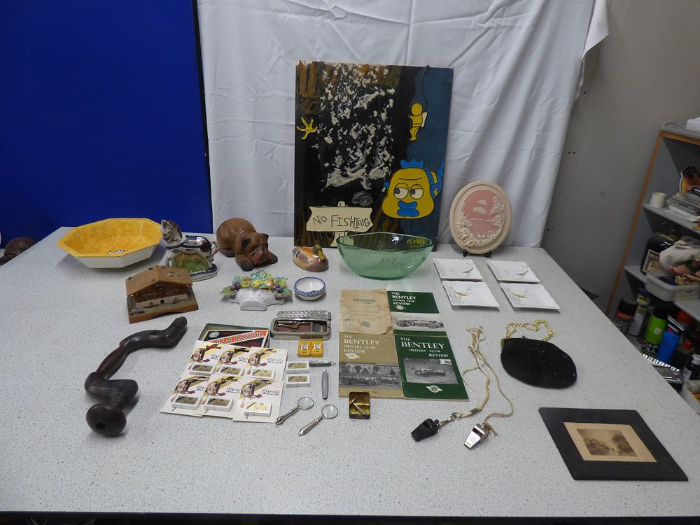 Lot 225: A Collection of Decorative Objects, Collectibles, and Vintage Ephemera
