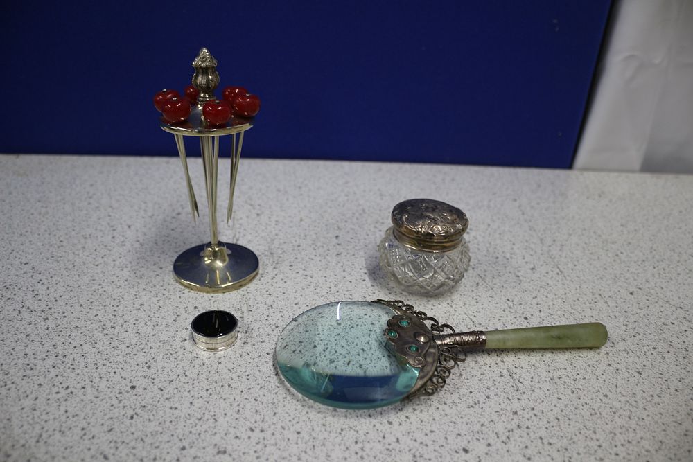 Lot 234: Mixed Lot of Vintage Items