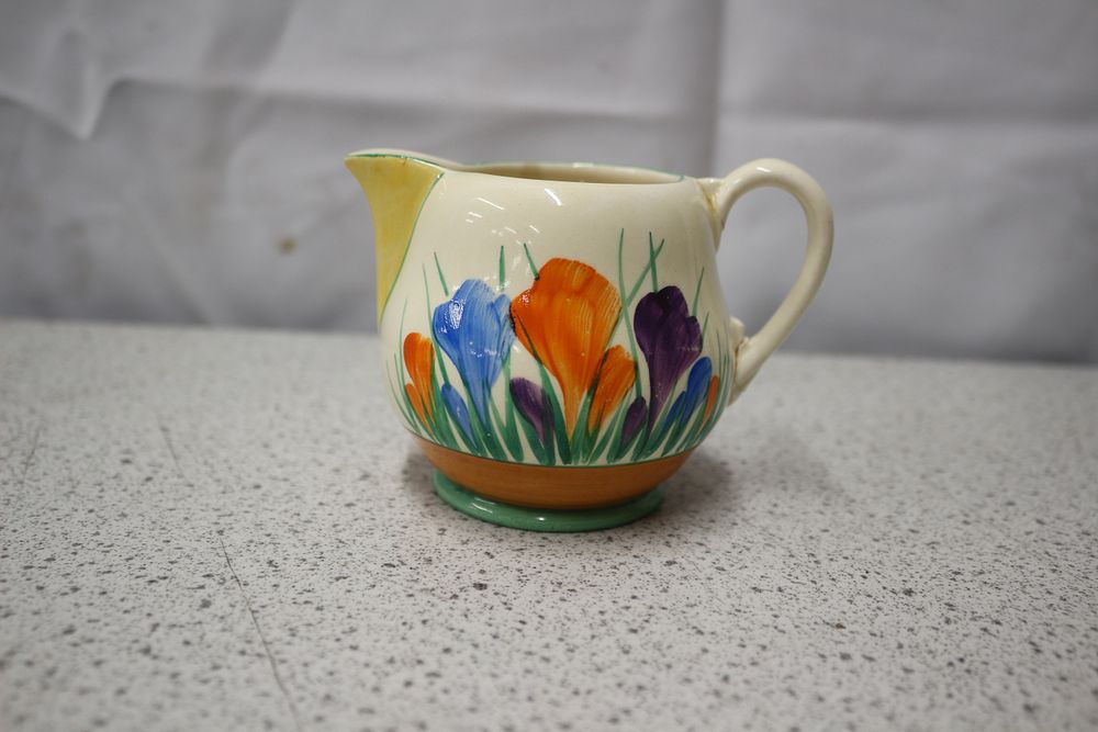 Lot 248: Clarice Cliff Newport Pottery Crocus Jug