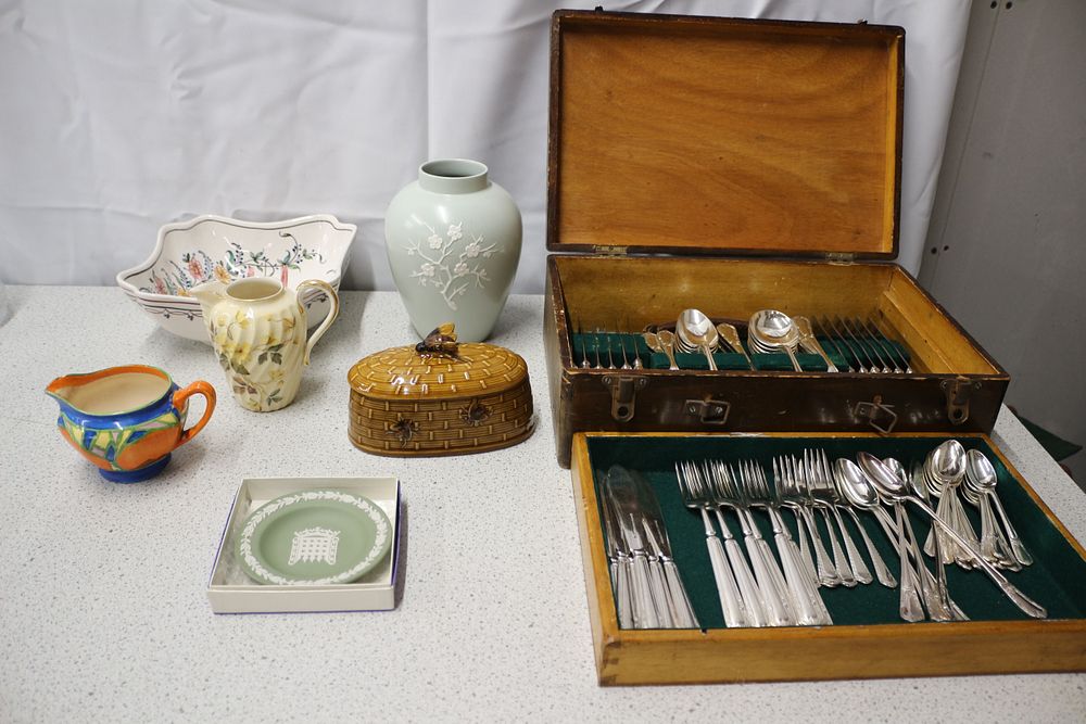 Lot 252: Mixed Lot