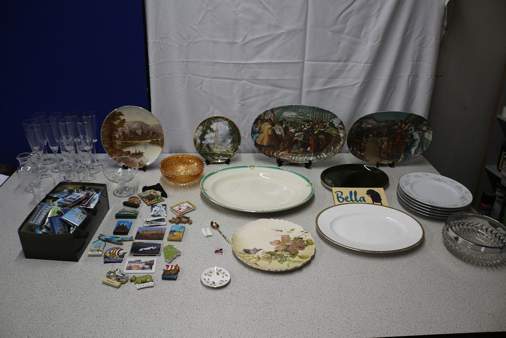 Lot 262: A Collection of Glassware, Decorative Plates, and Souvenirs