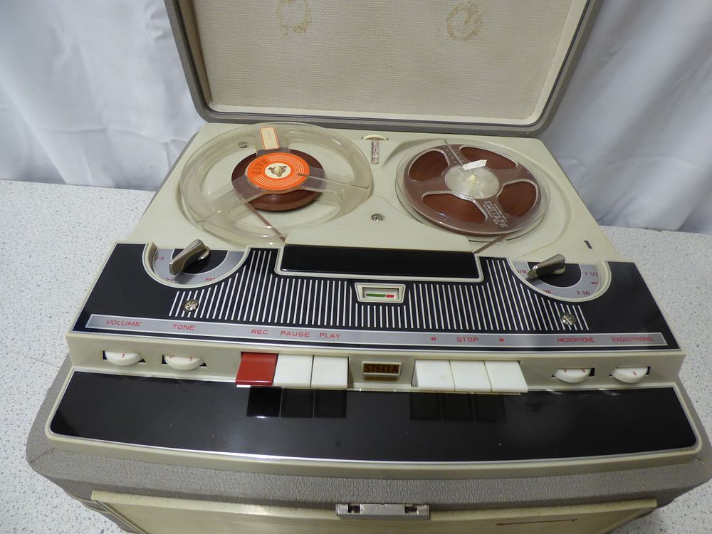 Lot 176: Stella Automatic Stellaphone Reel-to-Reel Tape Recorder with Microphone