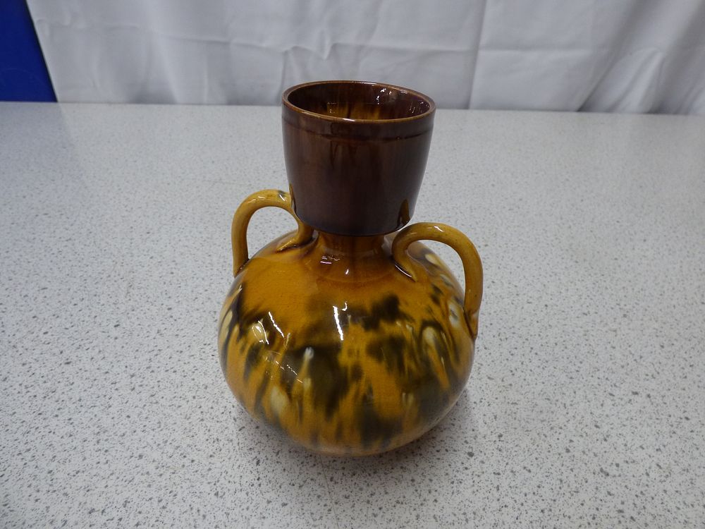 Lot 190: A Dunmore Scottish Pottery Ceramic Vase