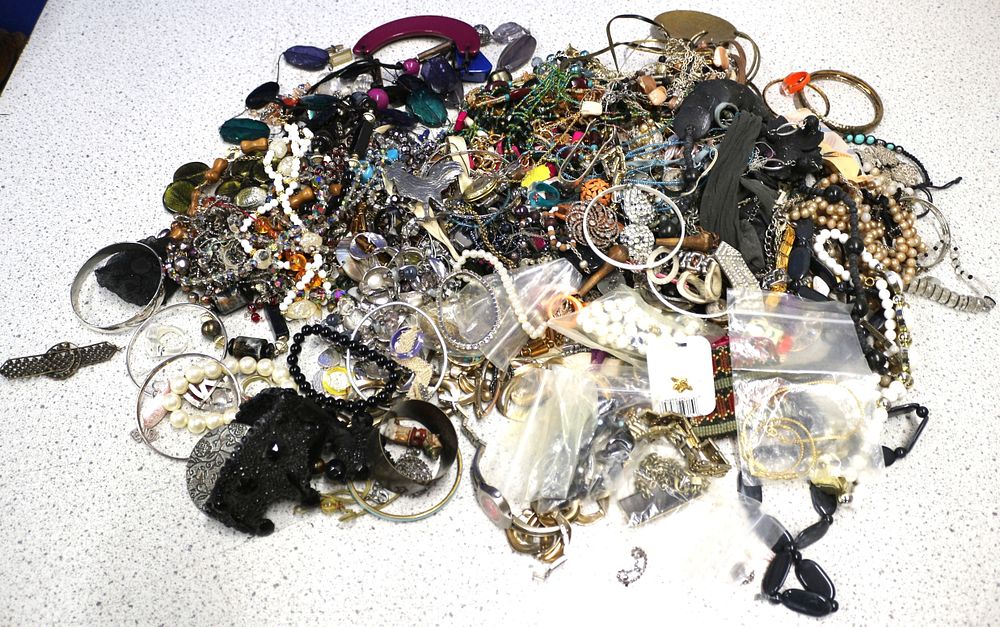 Lot 382: A Large Assorted Lot of Costume Jewellery and Fashion Accessories