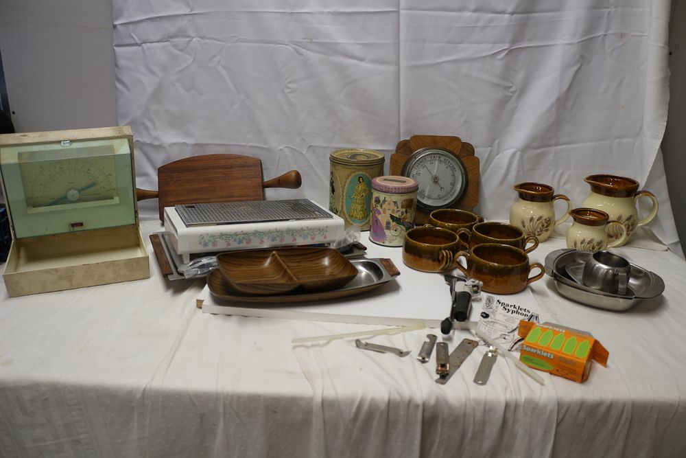 Lot 156: Mixed Lot of Kitchenware Inc Treacle Glaze Soup Bowls