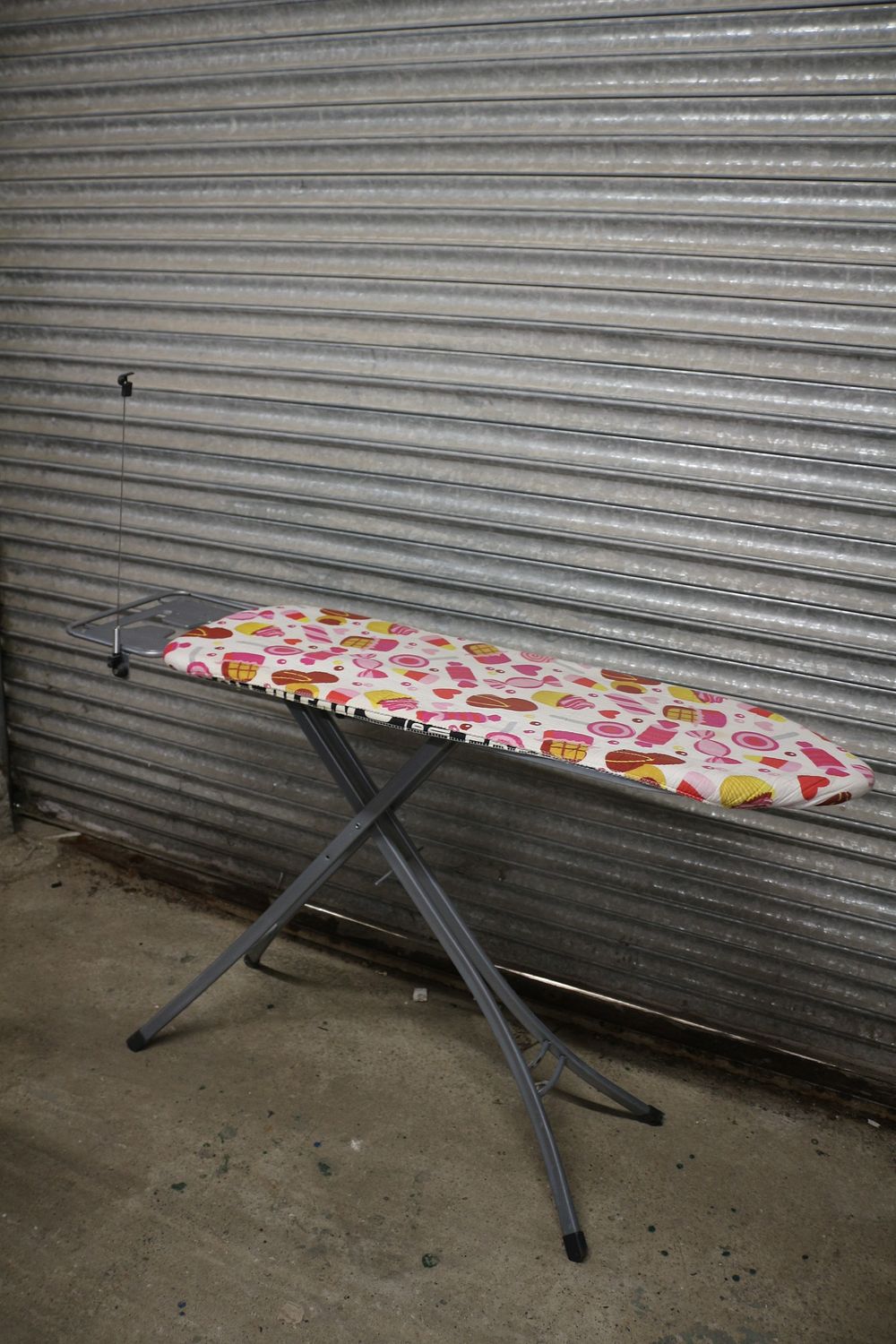 Lot 170: A Grey Ironing Board with Hearts and Cupcakes Cover