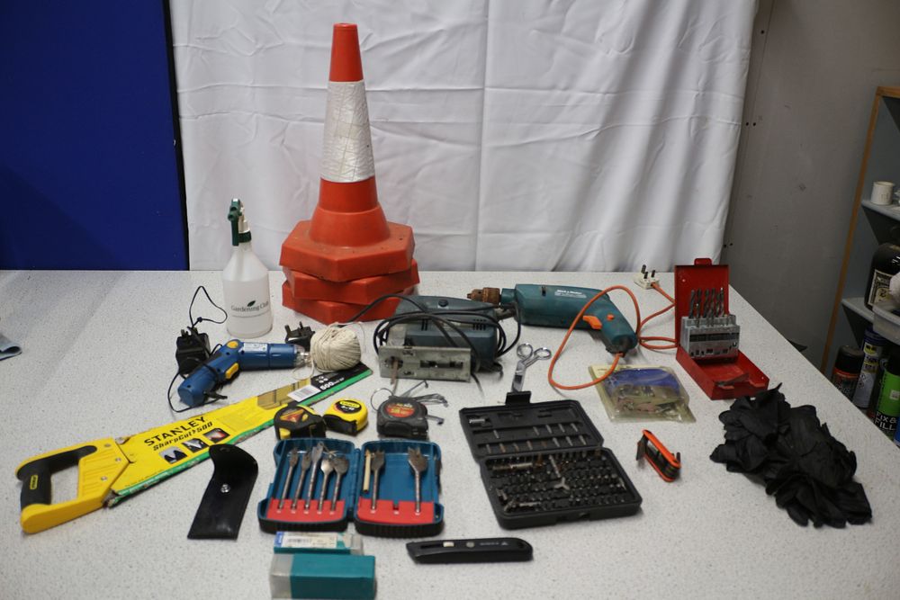 Lot 178: A Collection of Tools and Workshop Accessories