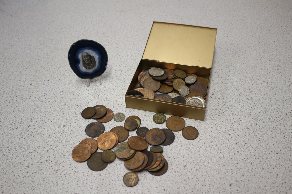 Lot 234: A Collection of Assorted Vintage Bronze and Copper Coins